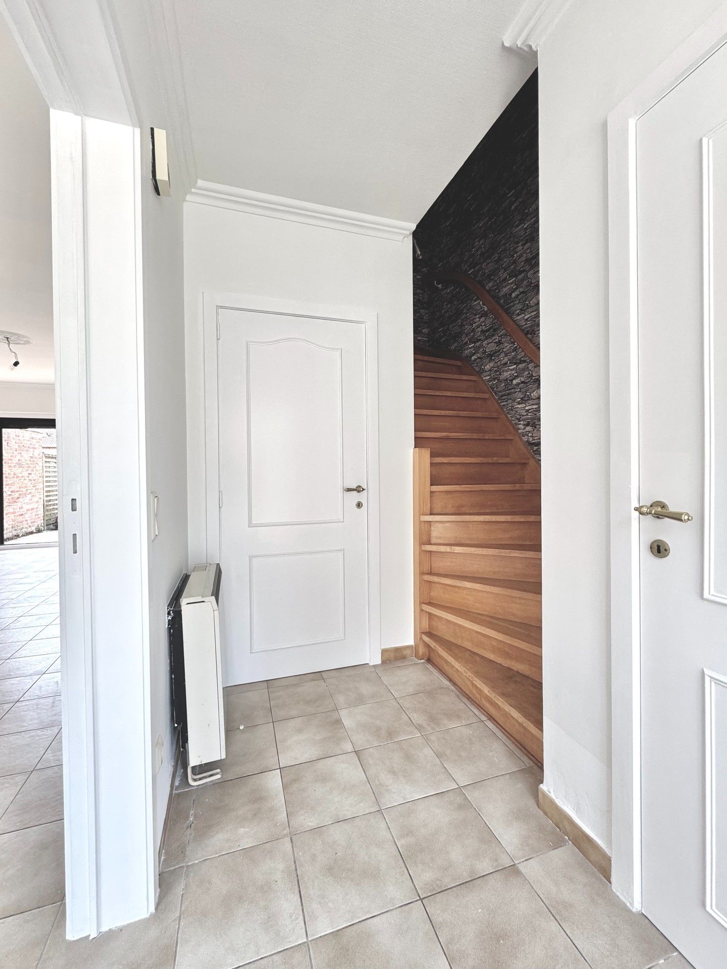INSTAPKLARE WONING MET 3 SLPKS, TUIN & DUBBELE GARAGE foto 19