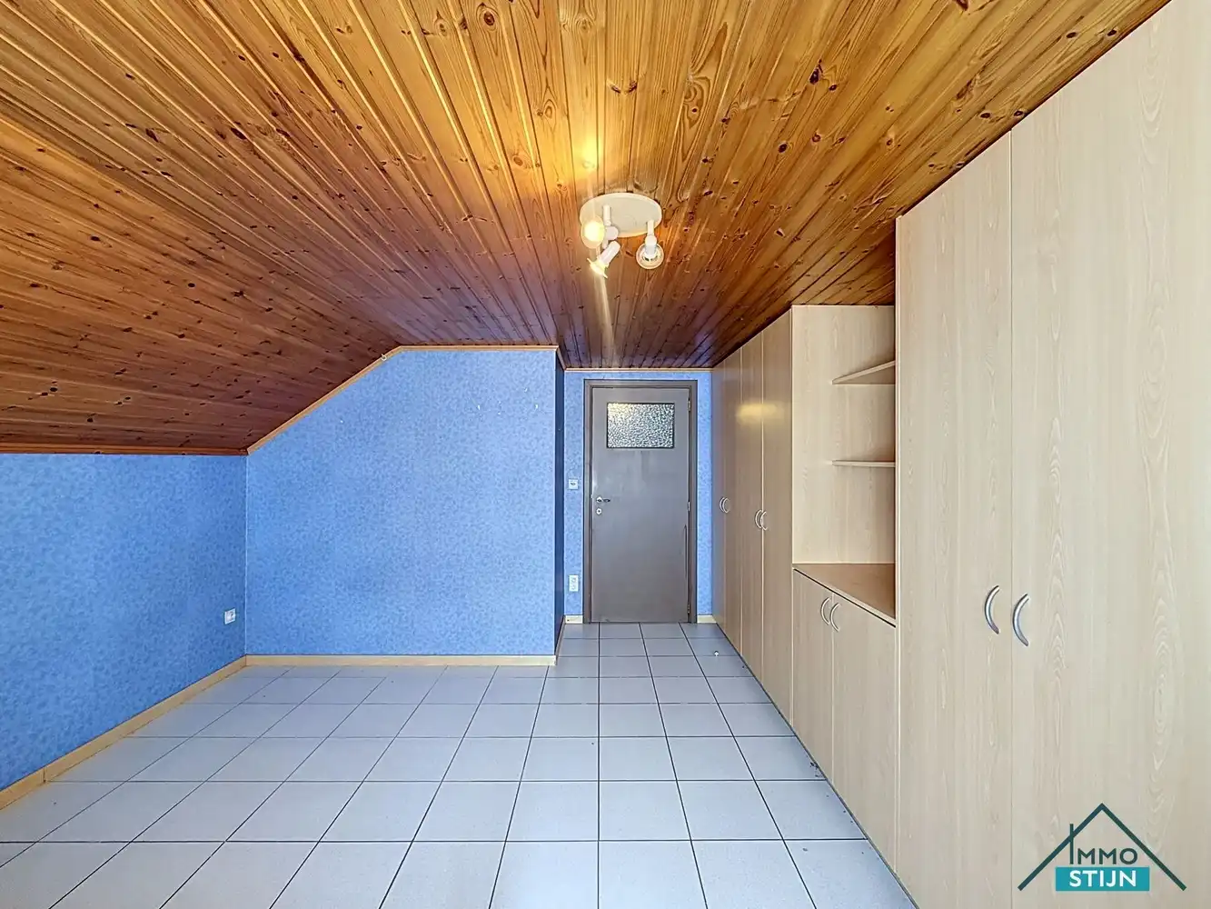 Ruime villa met prachtige tuin foto 16