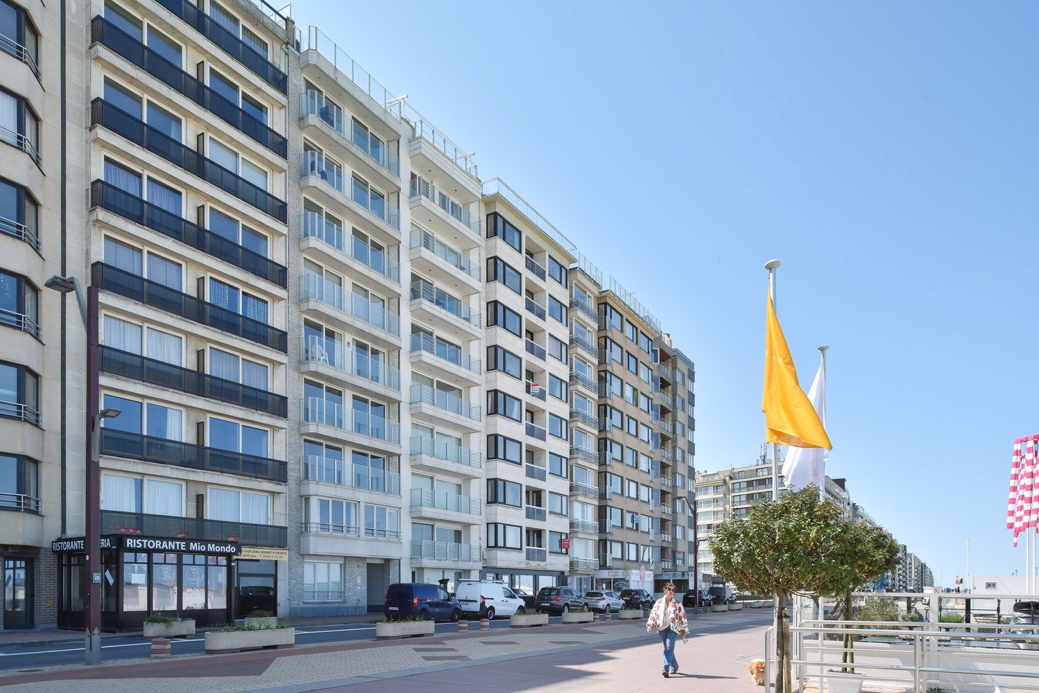 Uitzonderlijk gerenoveerd penthouse met frontaal zeezicht (gevelbreedte 11m) met  riante terrassen (circa. 77m²) gelegen op enkele passen van het Heldenplein.  foto 27