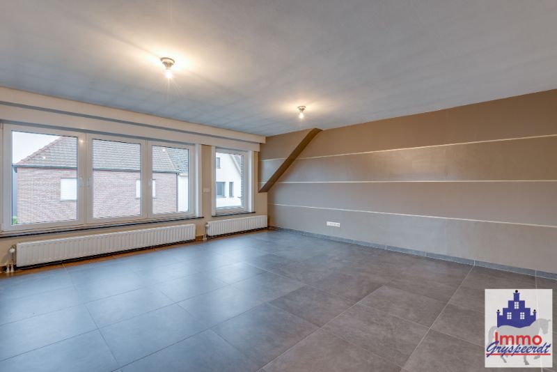 Roeselare nabij het stadspark :gezellig 2 slpk instapklaar appartement met terras foto 2