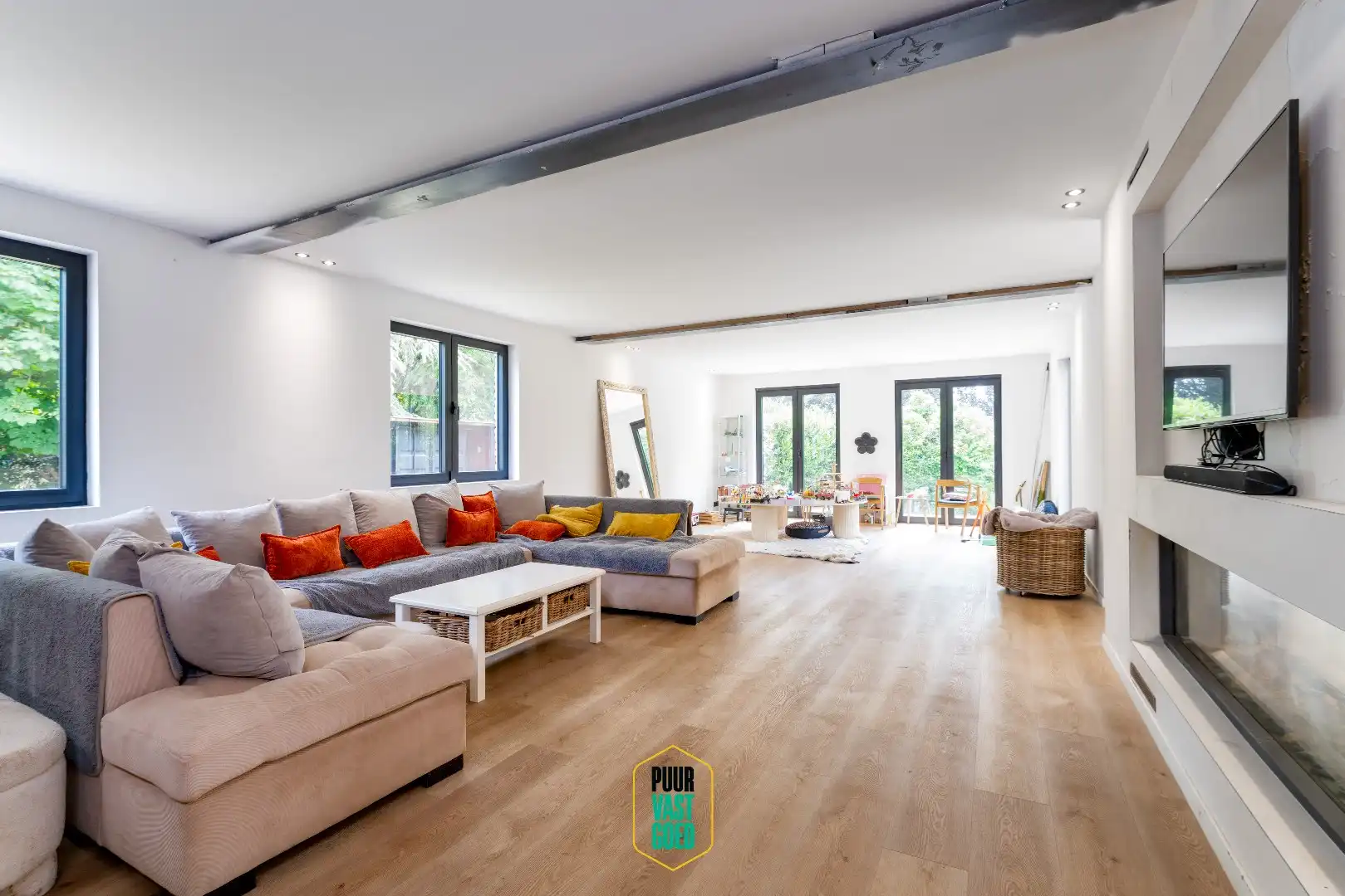 Knap gerenoveerde villa in uitgestrekte tuin foto 10
