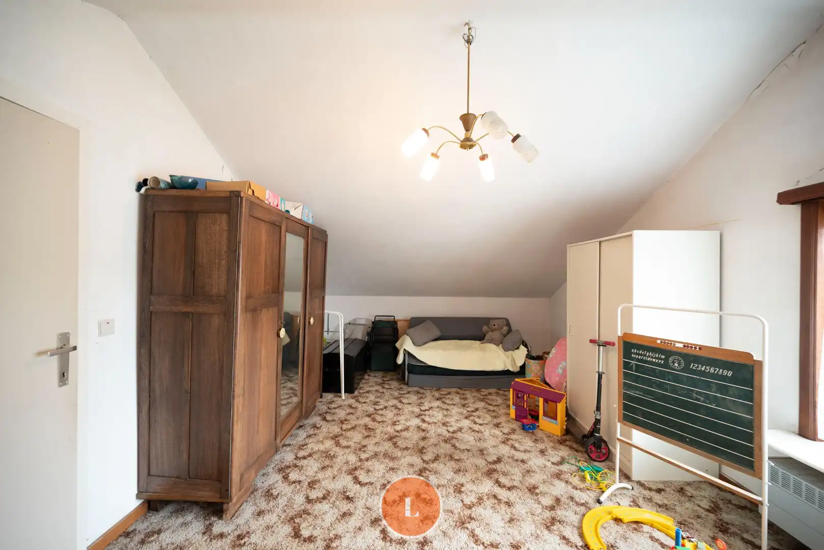 Alleenstaande statige bungalow met tuin en garage foto 16