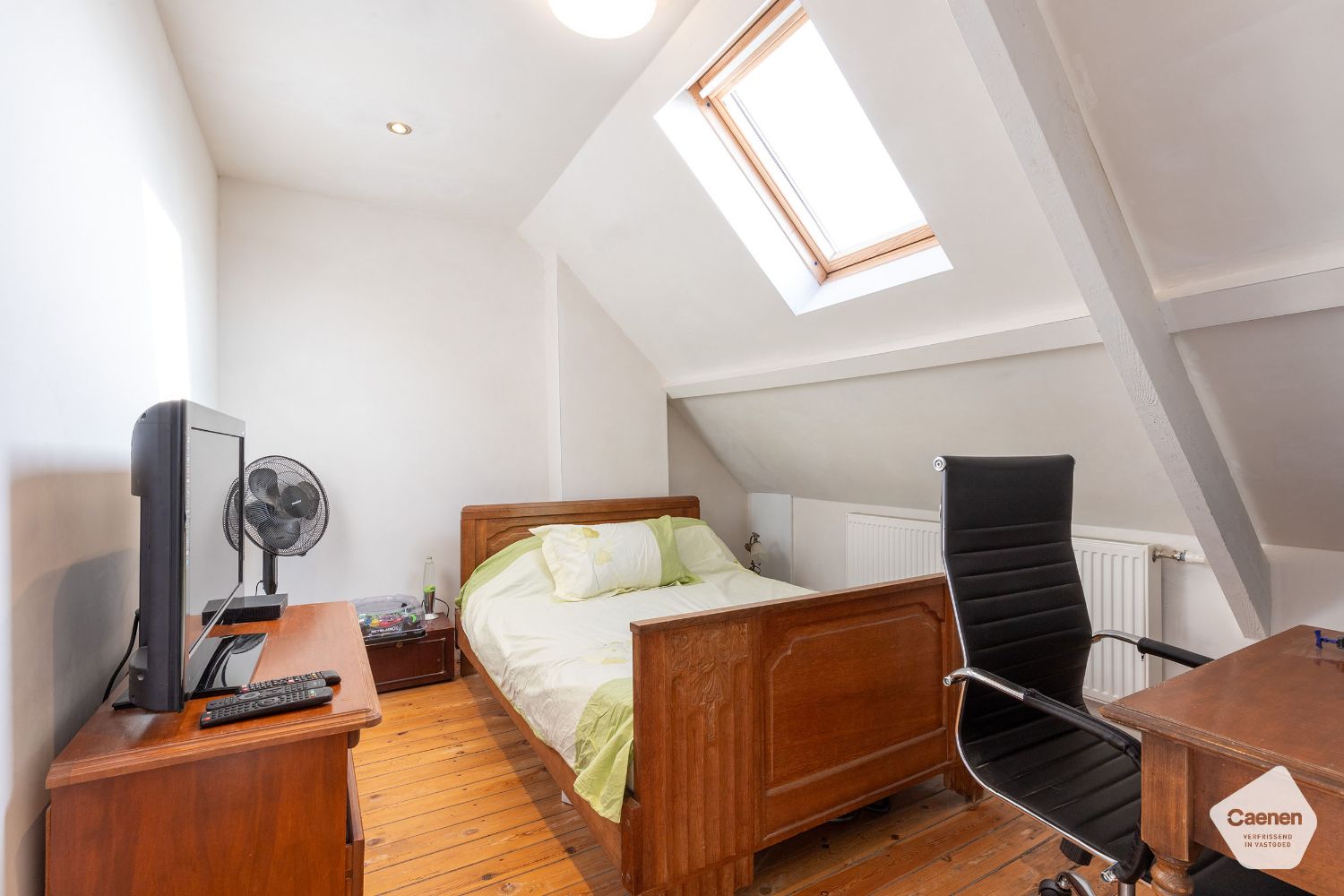 Ruime en instapklare woning met 4 slaapkamers en 3 badkamers met privé-tuin en werkplaats foto 13