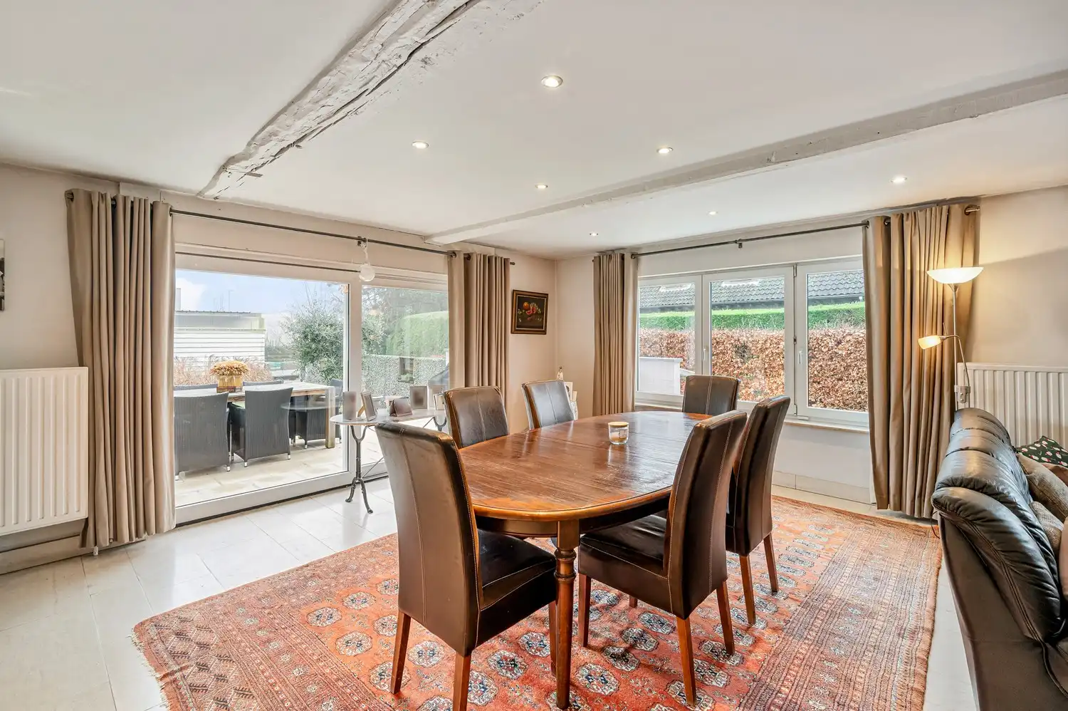 Karaktervolle villa met 6 slaapkamers, tuin en ruime loods foto 6