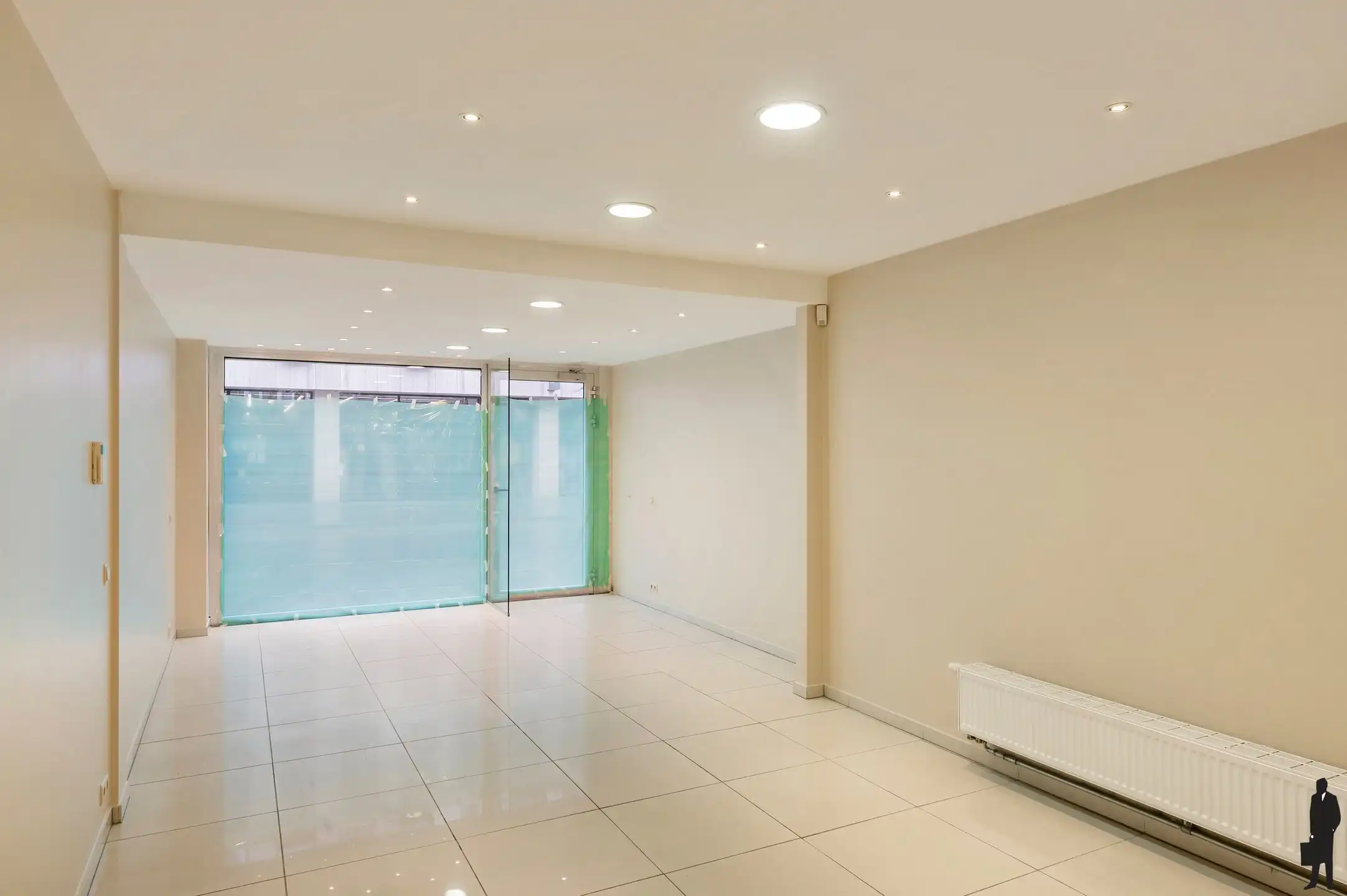 Lichtrijk commercieel gelijkvloers op toplocatie. foto 4