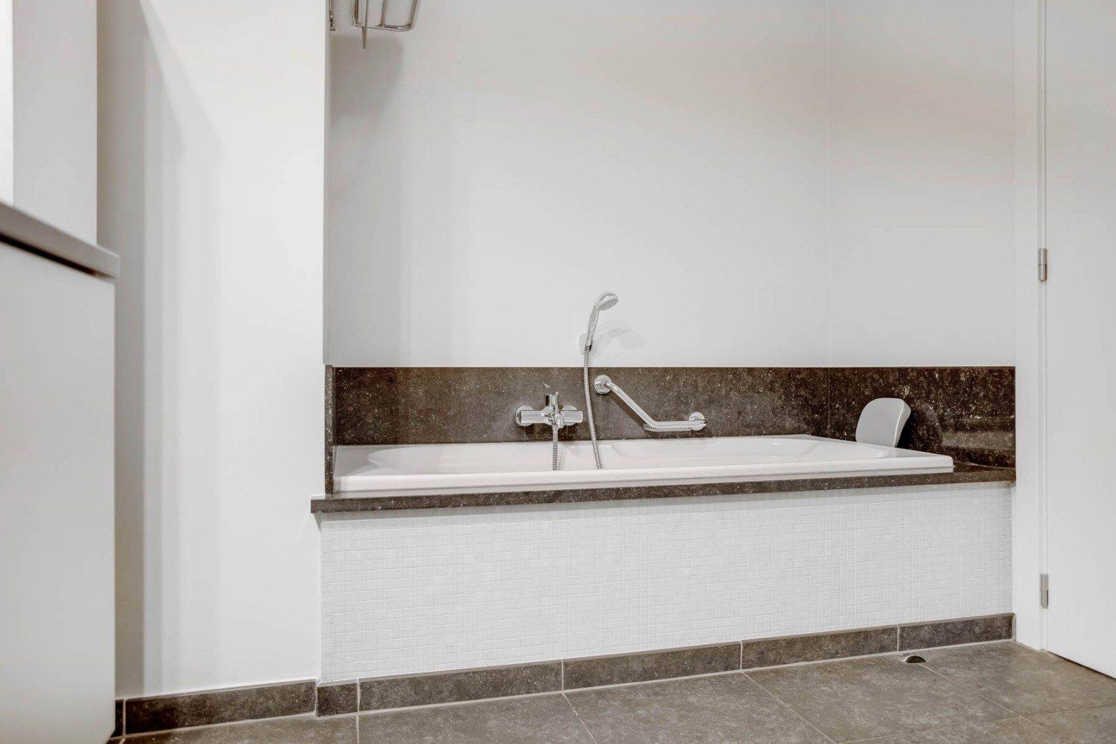 Gemeubeld gelijkvloers appartement in het centrum van Kasterlee-Lichtaart! foto 6