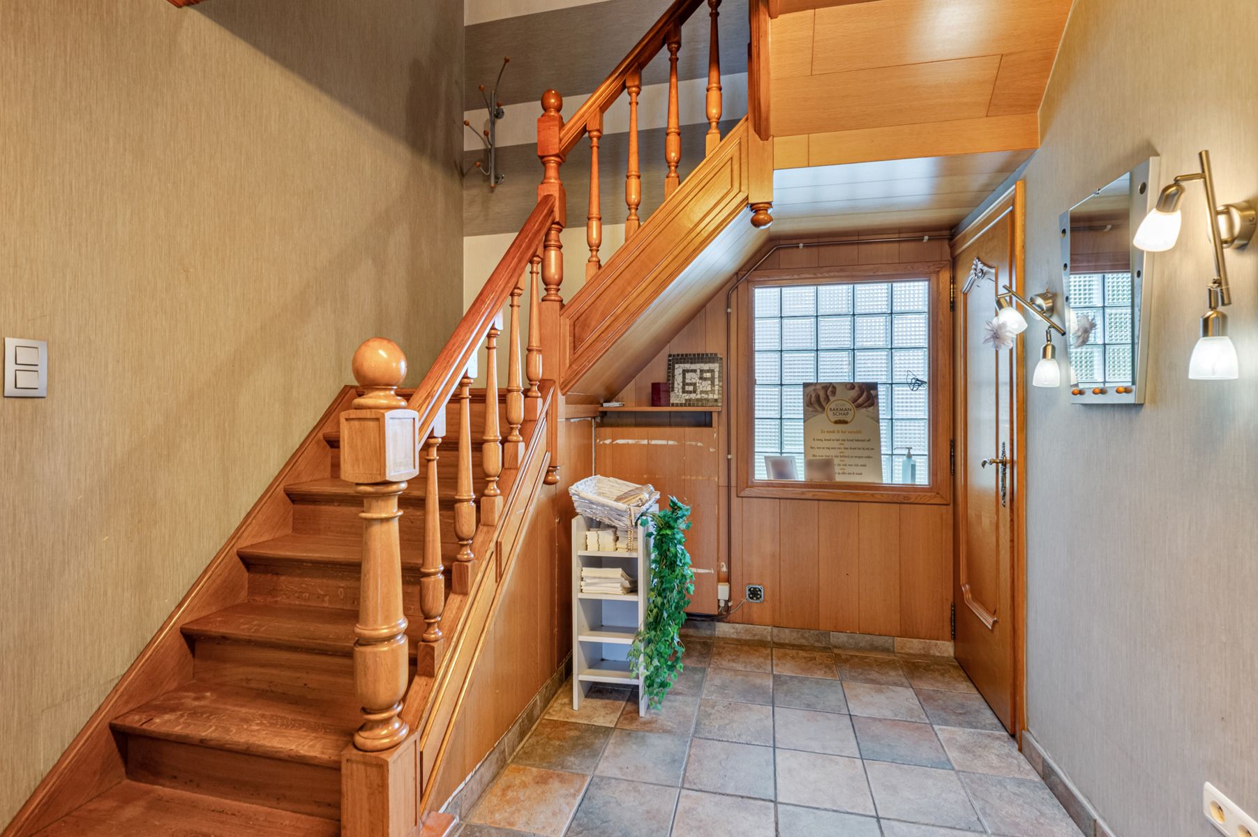 Rustig gelegen, ruime woning met dakterras foto 9