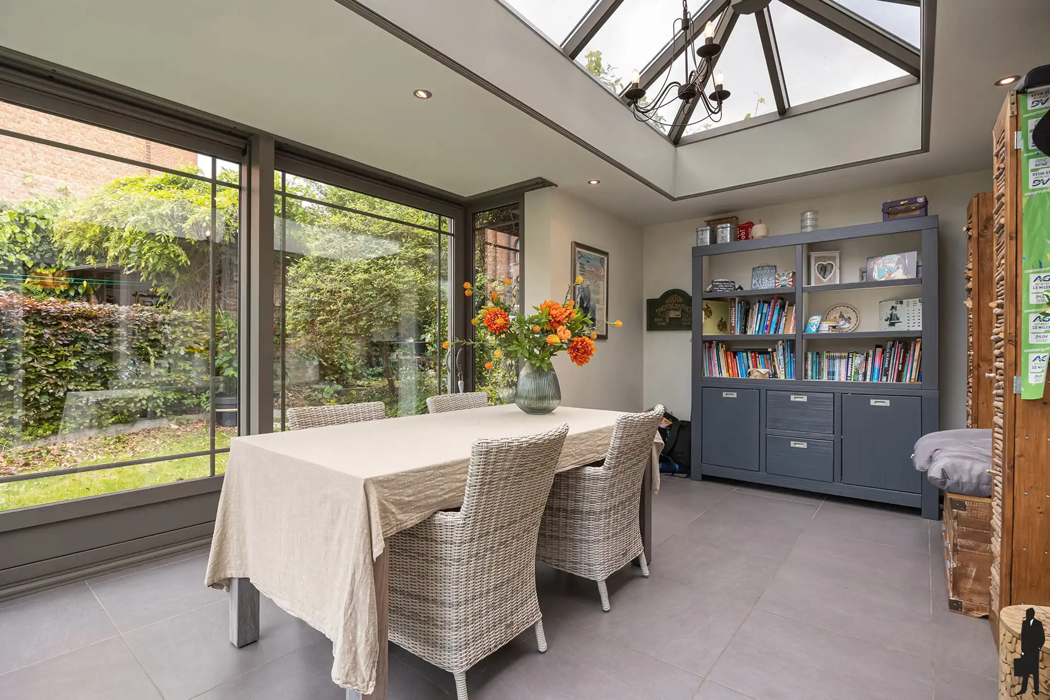 Charmante open bebouwing met zonnige tuin en garage foto 4