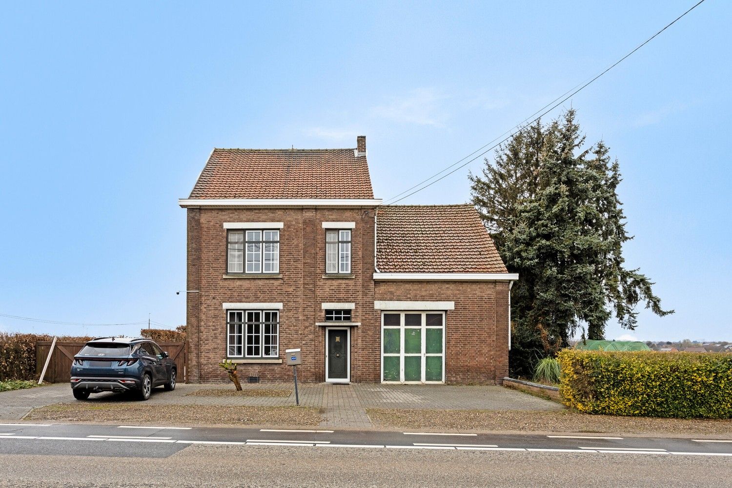 Hoofdfoto van de publicatie: Ruime woning met drie slaapkamers én veel potentieel in het centrale Kesselt, Lanaken