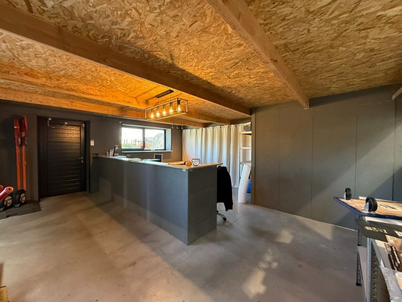 Opbrengsteigendom met verhard terrein aan straatzijde (45m²) te koop op TOPlocatie foto 9