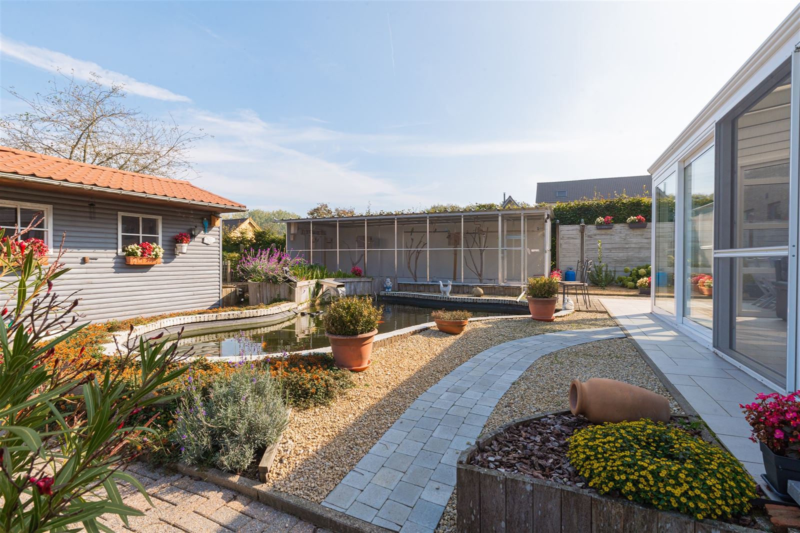 Villa met tuin, garage en 4 ruime slaapkamers op +/-12 are foto 2