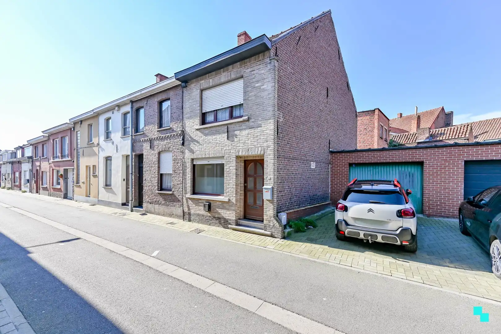 Hoofdfoto van de publicatie: Te renoveren ééngezinswoning met garage te Izegem