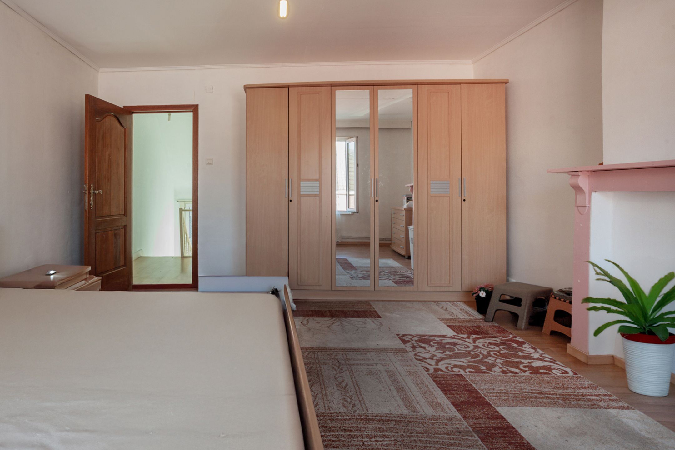 Ruime woning met 4 slaapkamers op bruisende locatie foto 16