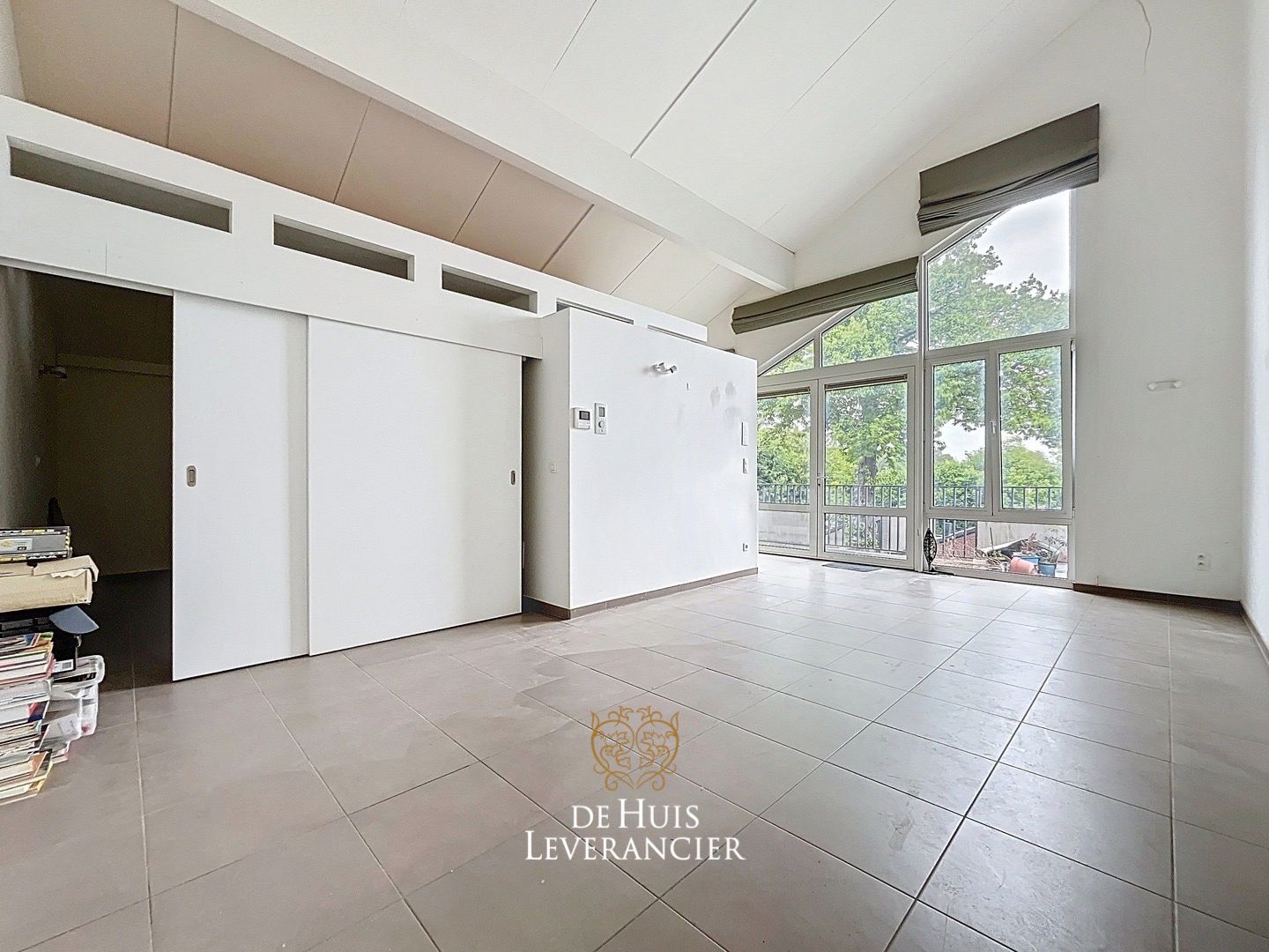 Luxueuze serviceflat met 1 slk en ruim terras foto 6