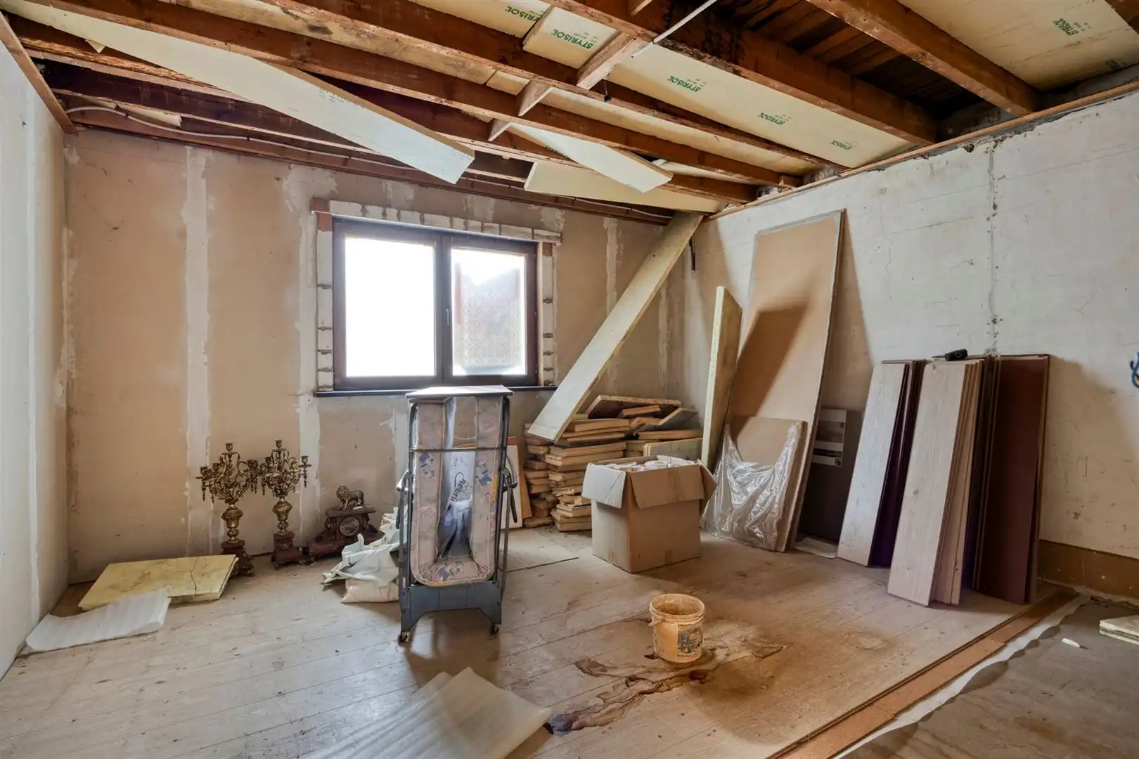 Grondig te renoveren huis. foto 23