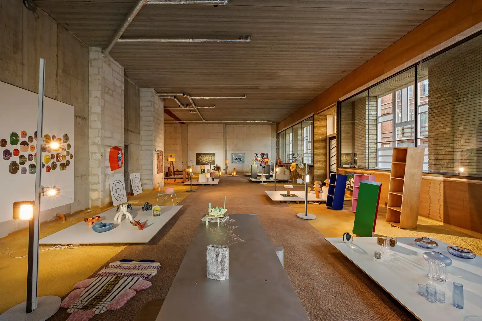 Unieke casco handelsruimte van 275m² met terras op een topligging aan de Broeltorens in Kortrijk foto 9