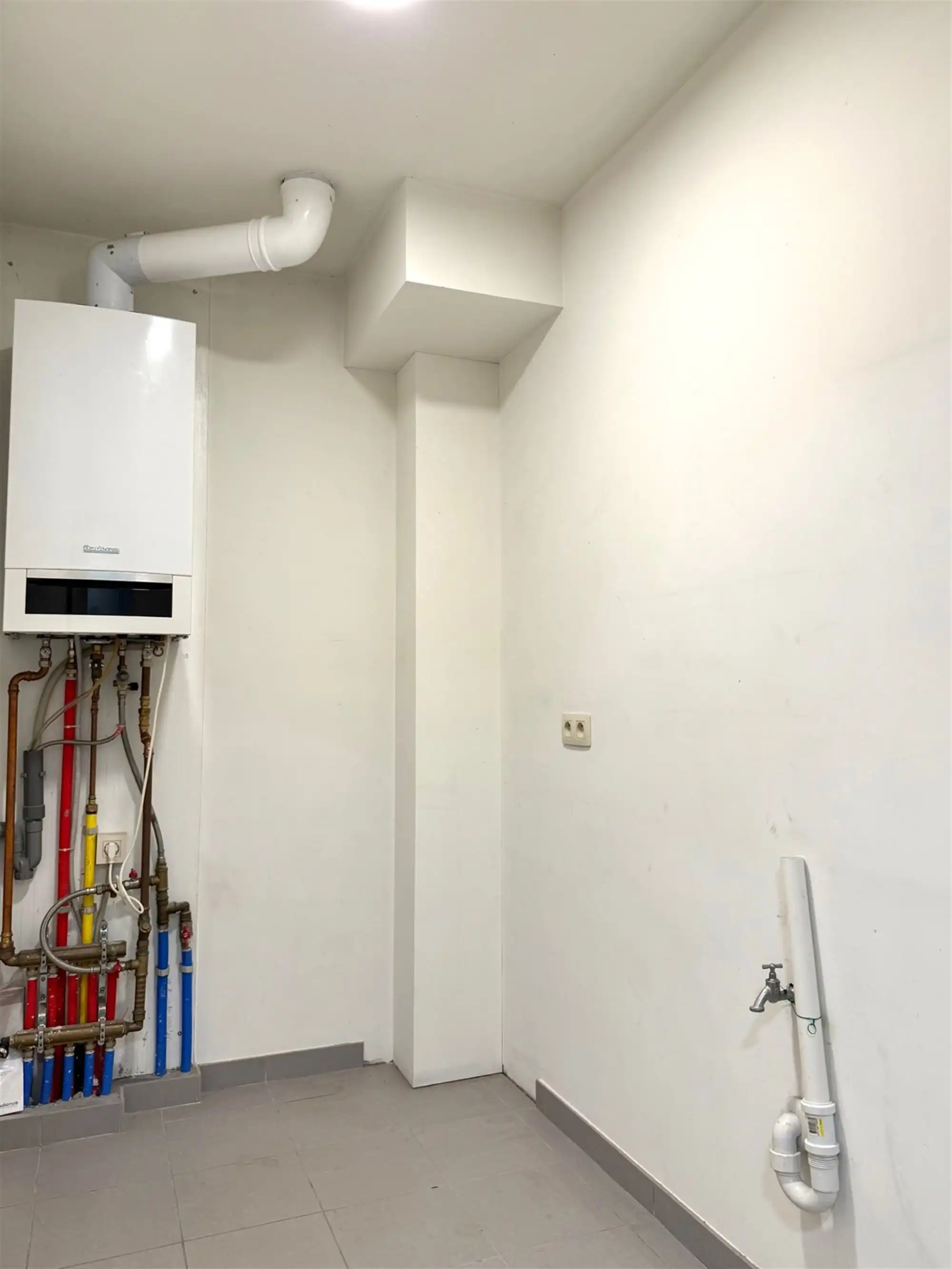 Dorps-APPARTEMENT (1ste) met 2 SLAAPKAMERS & TERRAS foto 7