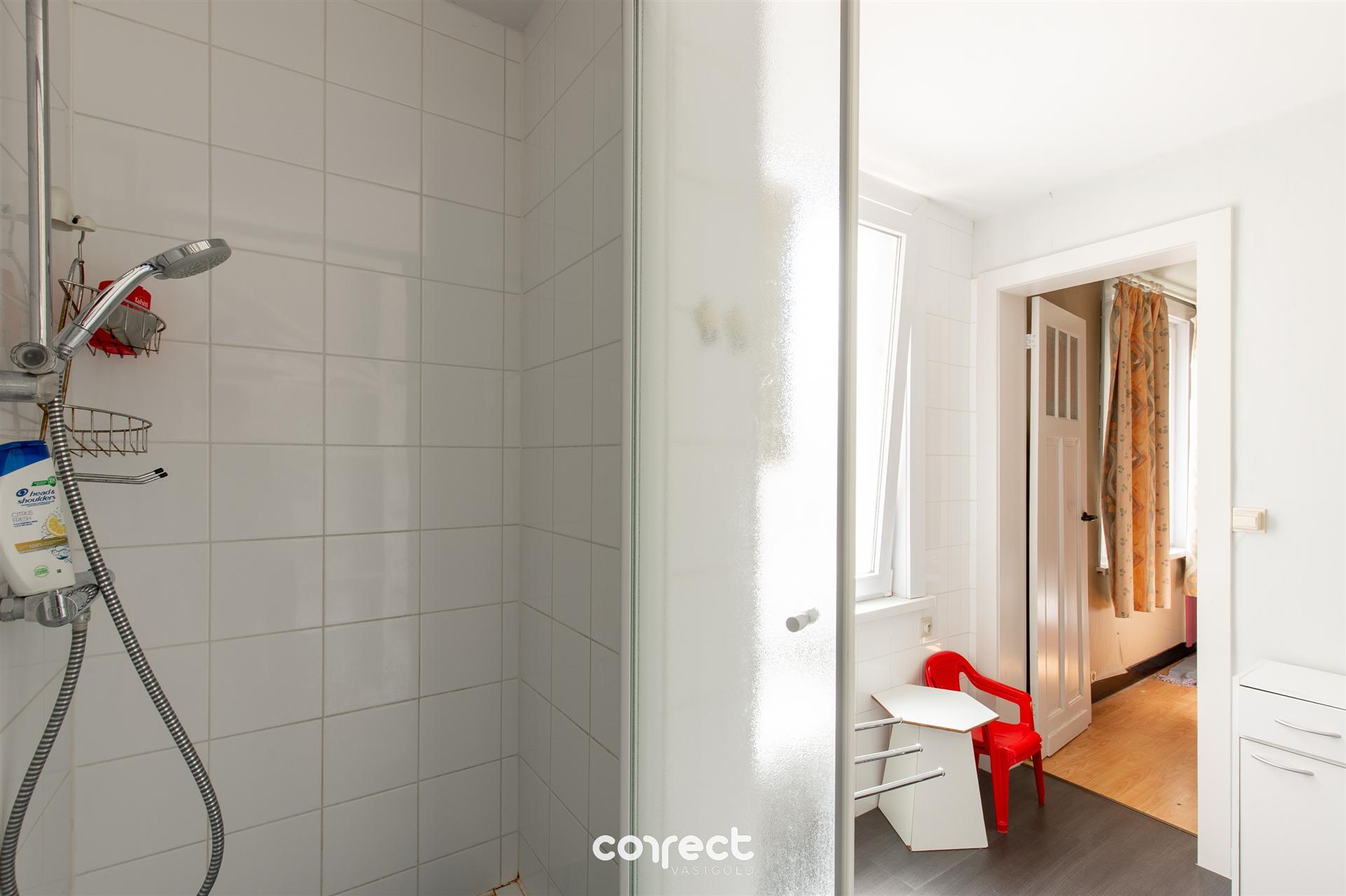 Verzorgd appartement in woonwijk foto 7