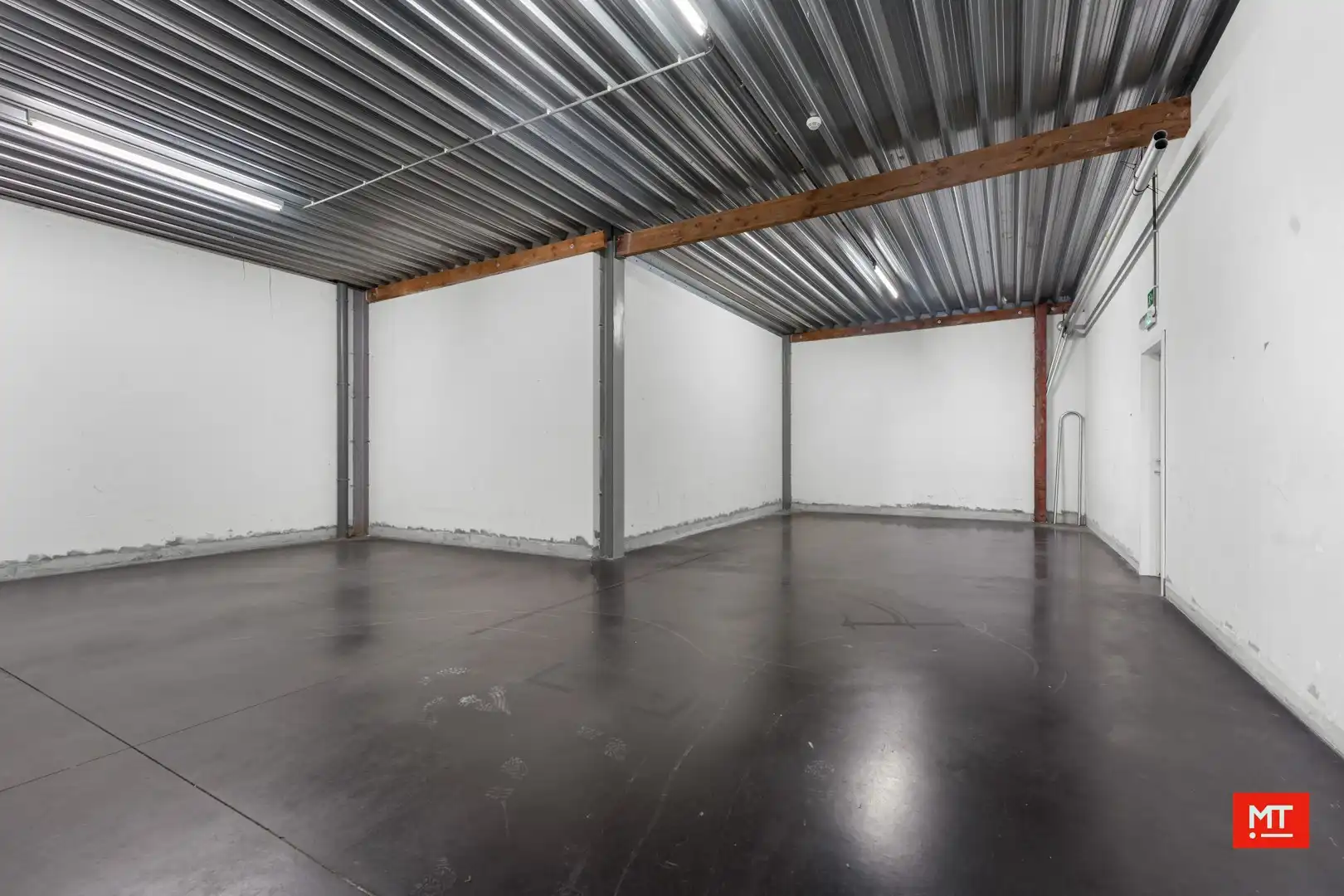 Baanwinkel te huur in het Mammoet Center te Roeselare foto 8