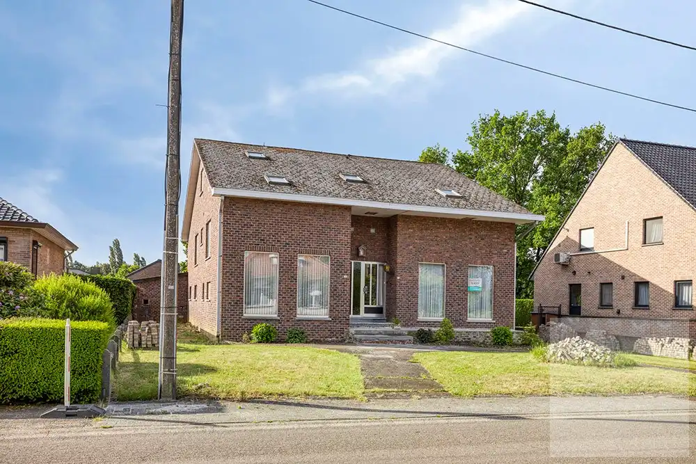 Ruime woning (met 2 huisnummers)te koop aan de Grotestraat in Herk-de-Stad - Ideaal voor diegenen die op zoek zijn naar ruimte en mogelijkheden of een klein investeringsproject! foto 3