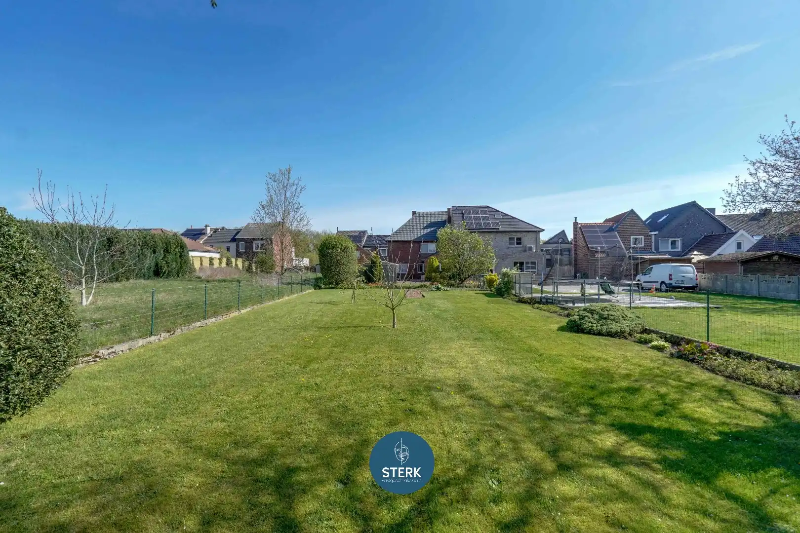 OP TE KNAPPEN GEZINSWONING OP EEN TOPLOCATIE IN CENTRUM LANAKEN !  foto 3