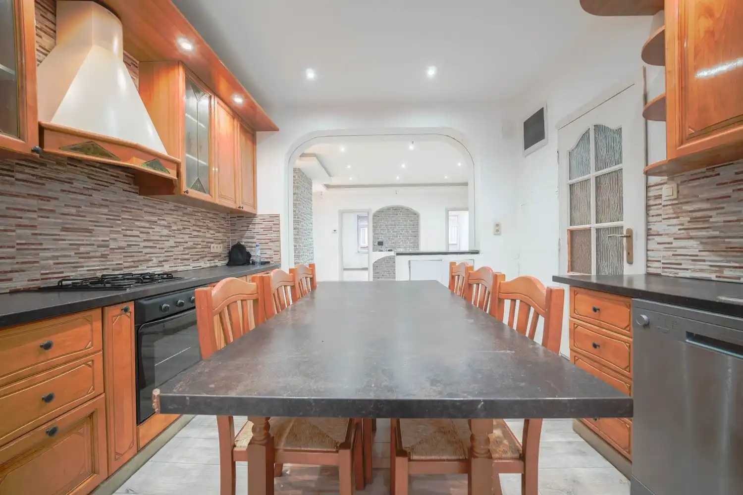 Instapklaar appartement met terras in Jette foto 10