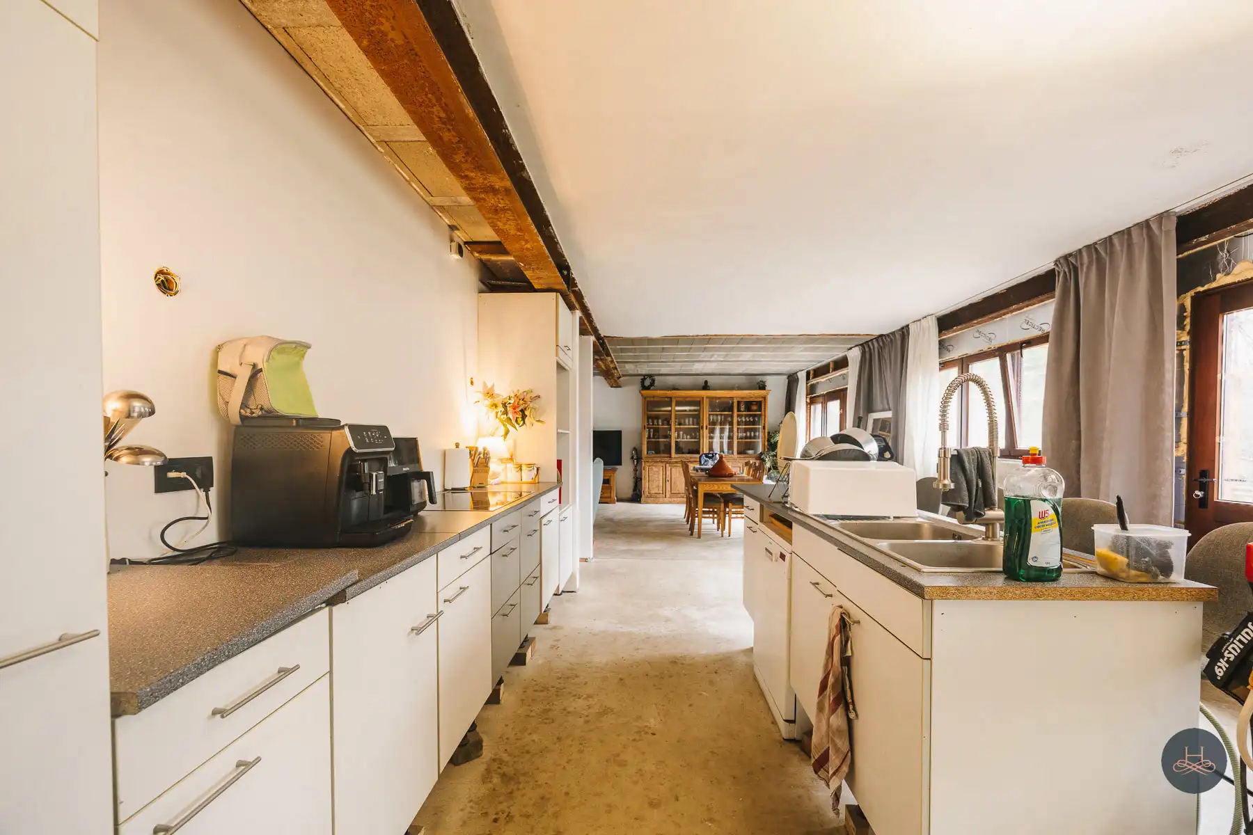 Gezinswoning met renovatiepotentieel op knap perceel foto 12