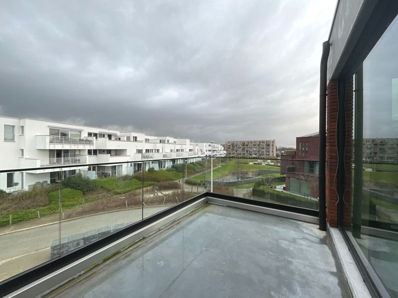 Prachtig gelegen nieuwbouw appartement met drie slaapkamers, groot terras en ondergrondse autostaanplaats foto 11