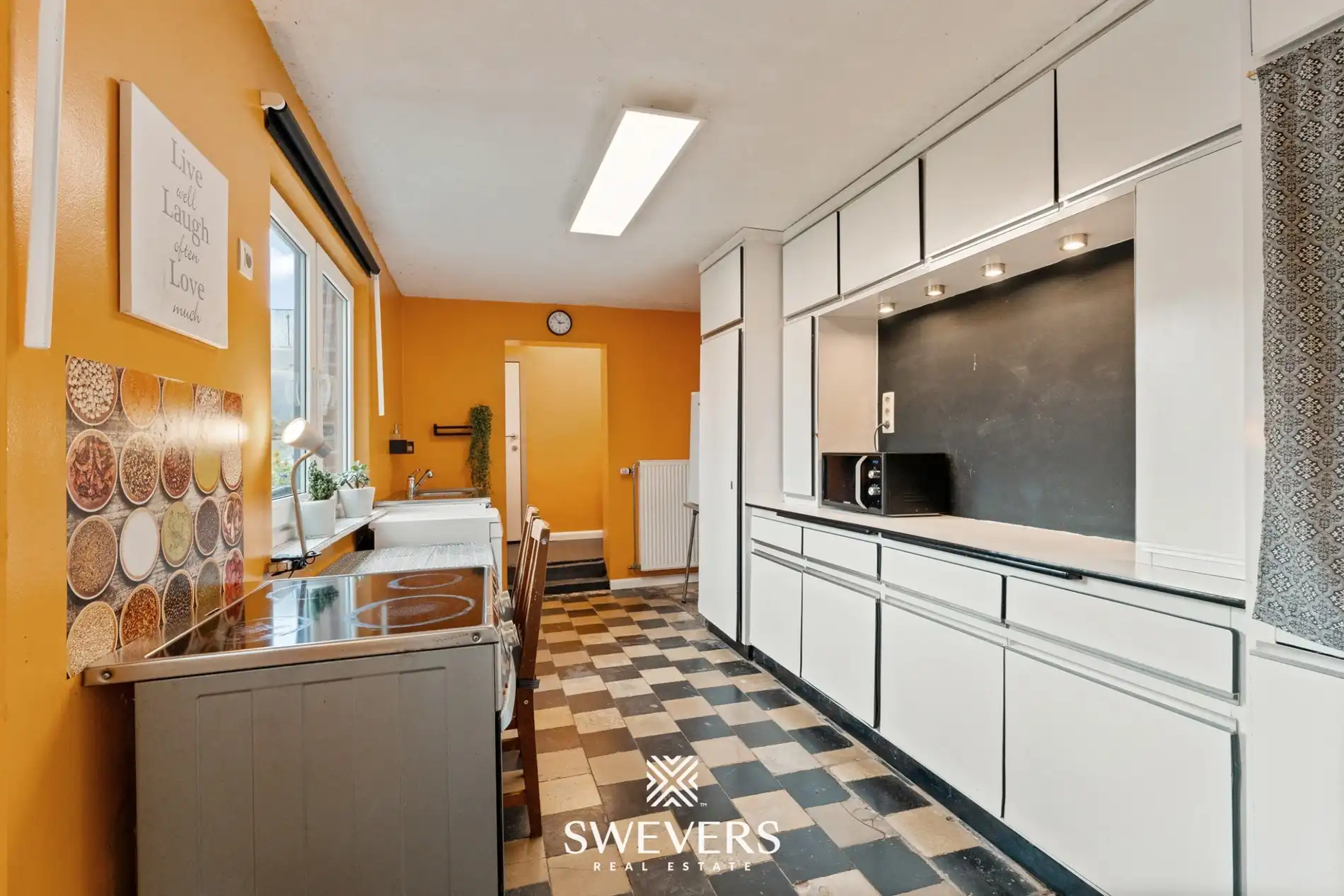 Instapklare woning met karakter en grote zolderruimte foto 9