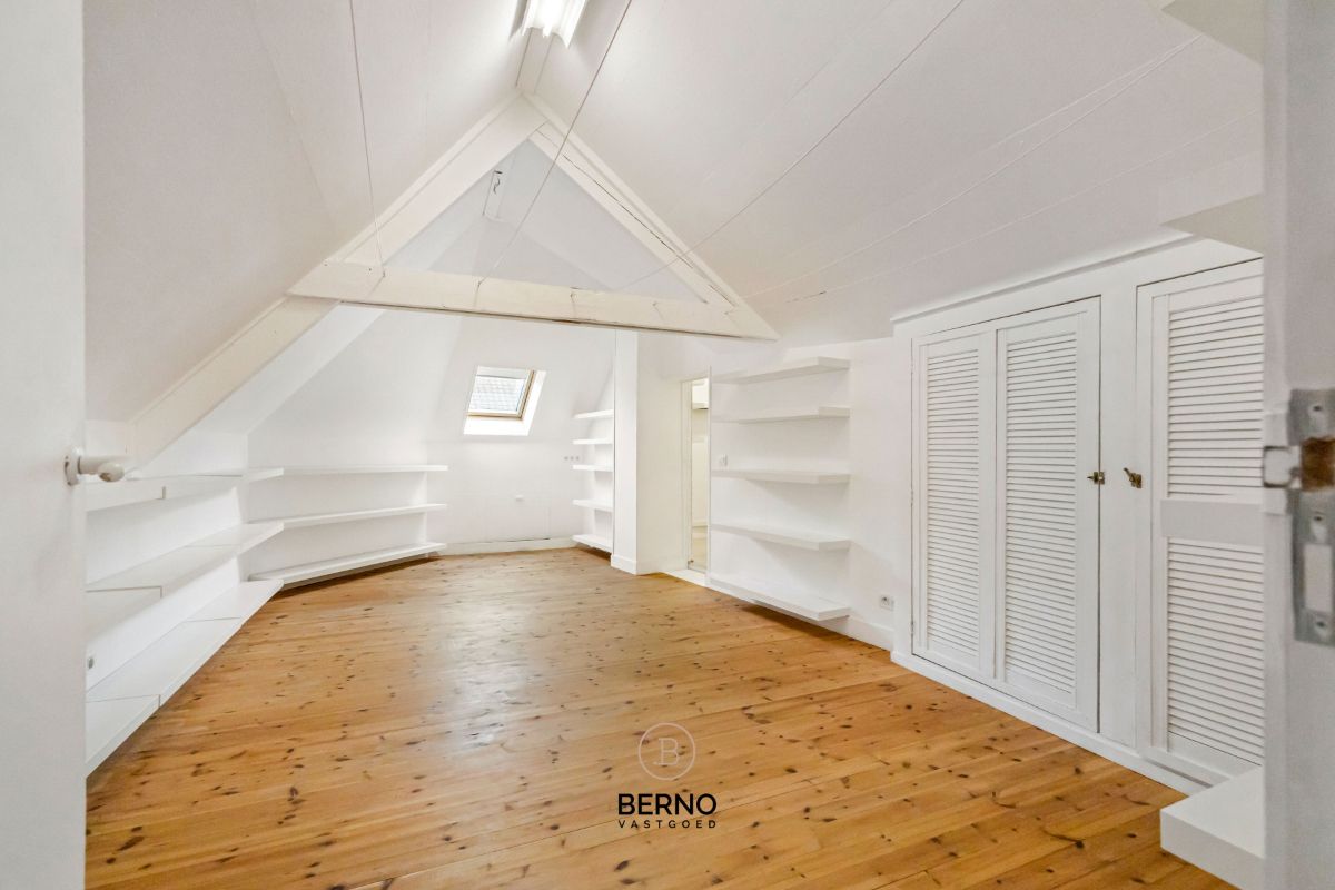 Handelspand met uitzonderlijke visibiliteit & ruim appartement – Toplocatie foto 22