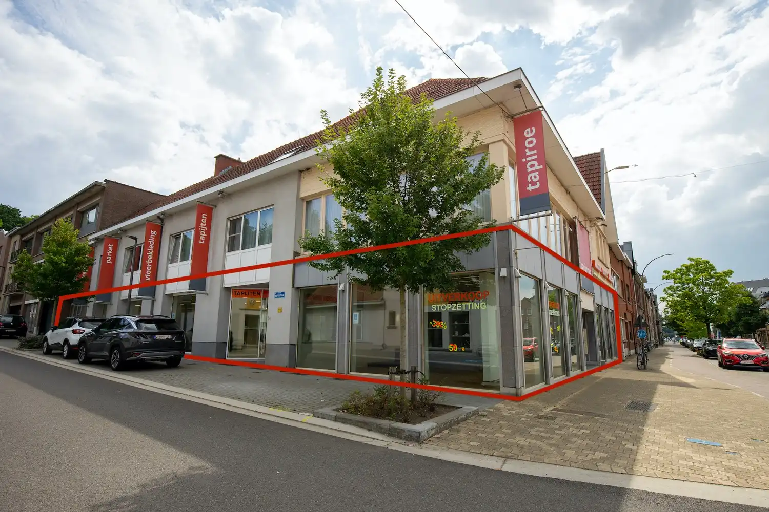 Commerciële toplocatie van 694 m² op hoekligging in Aarschot foto {{pictureIndex}}