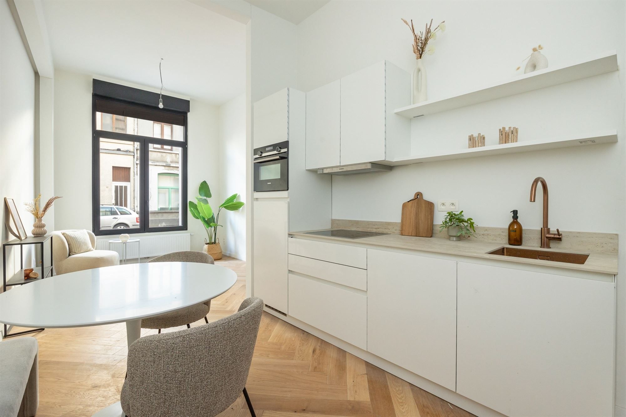 Prachtige gerenoveerde woning, ideaal ook als investering foto 9