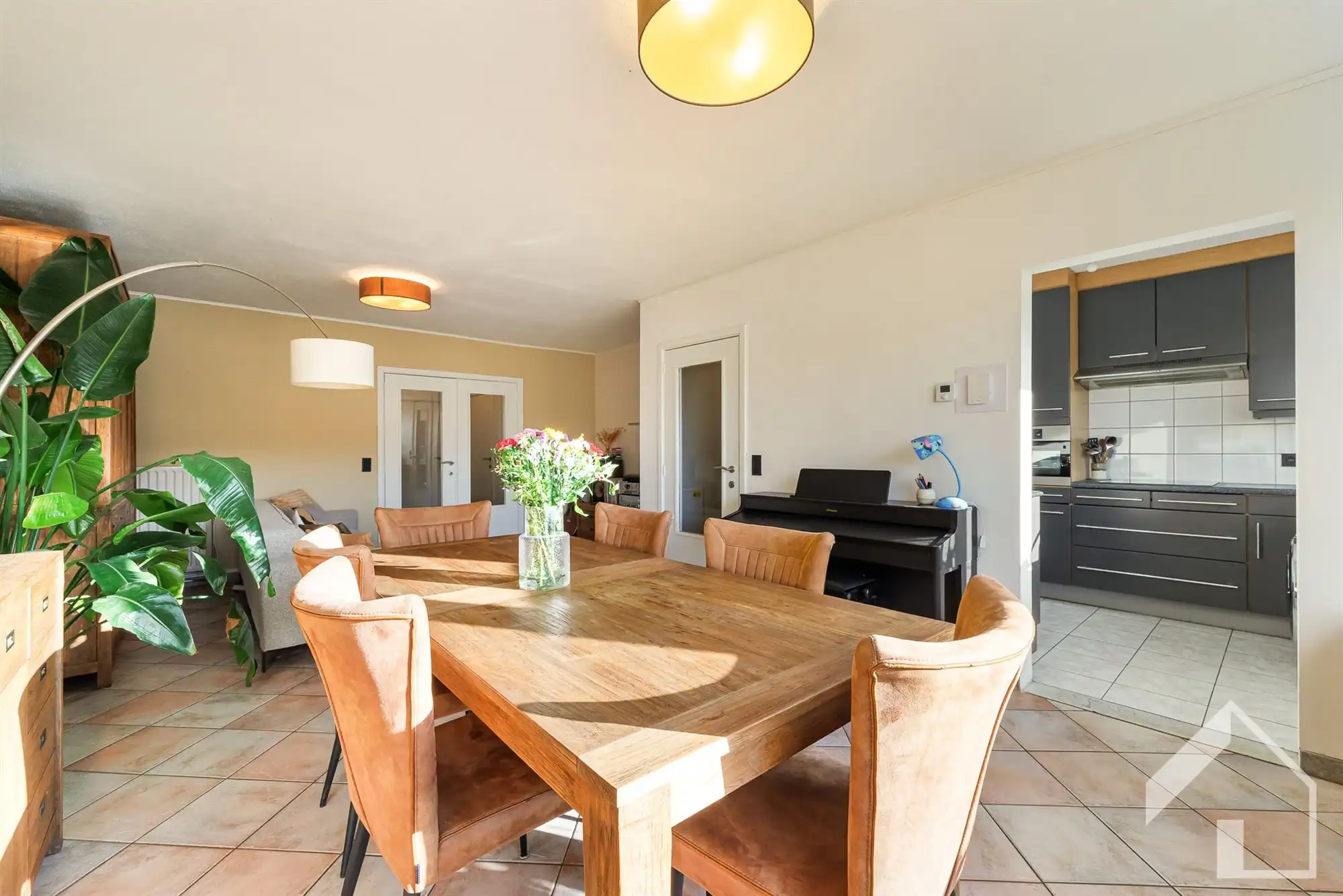 Instapklaar appartement met garagebox! foto 6