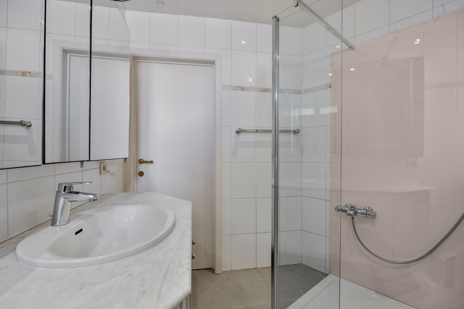 Ruim appartement met groot zonneterras in Tongeren - centrale ligging en open uitzicht foto 15