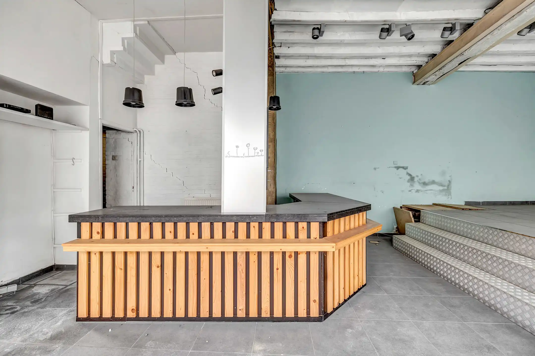 Opbrengsteigendom: Handelsruimte met 3 slpk app in centrum foto 3