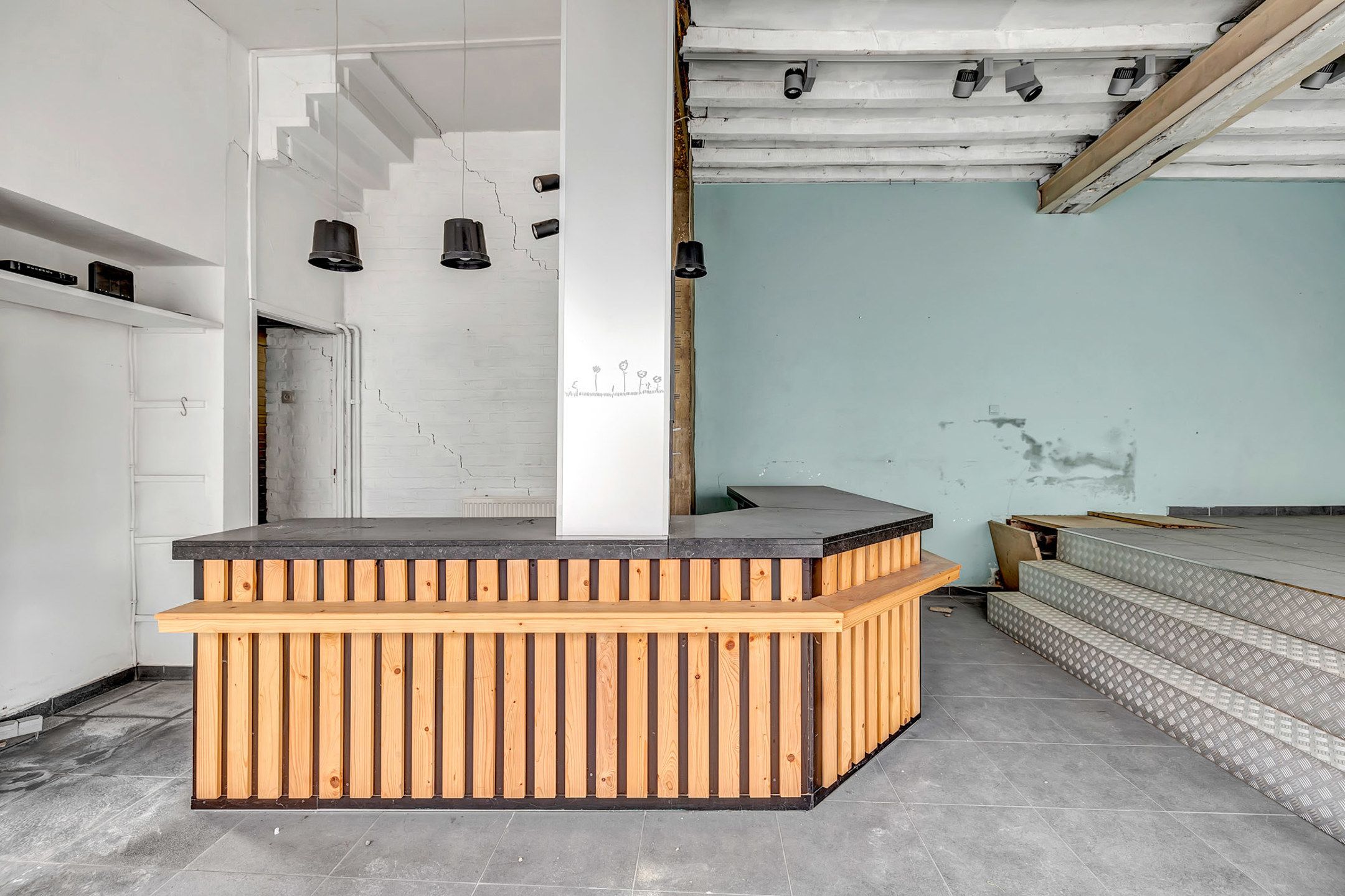 Opbrengsteigendom: Handelsruimte met 3 slpk app in centrum foto 3