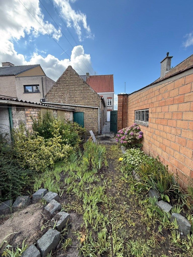 Te renoveren ruim woonhuis  foto 17
