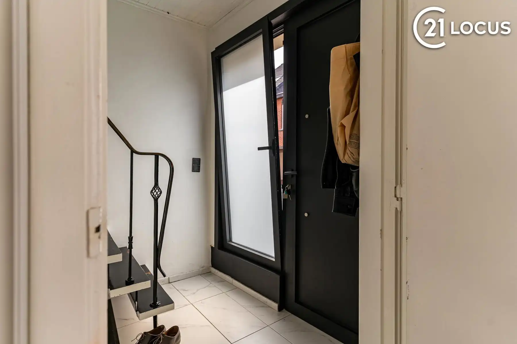 Ruime gezinswoning met 3 slpk, garage en recente renovatie foto 10