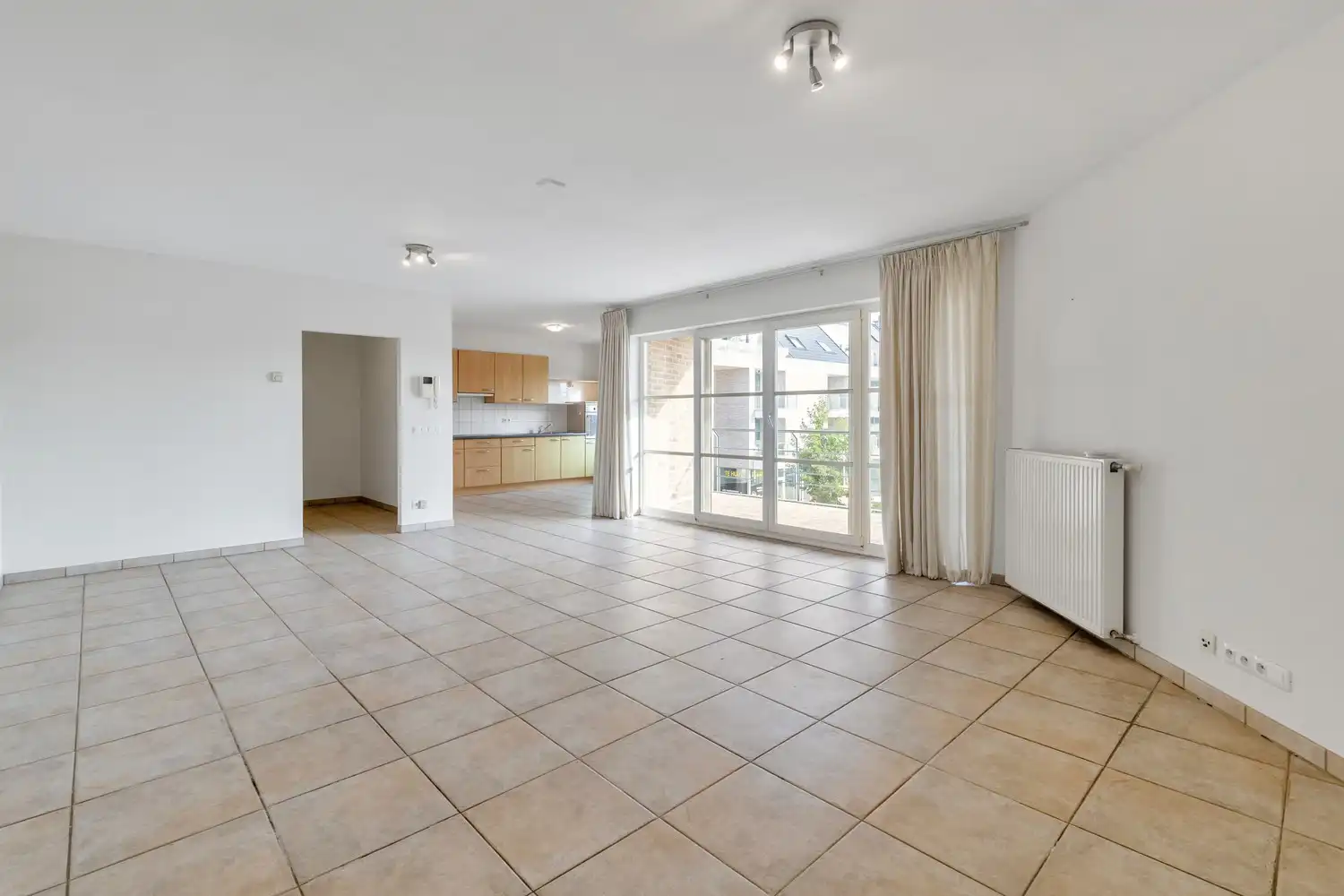 Ruim, licht en zorgeloos wonen in het hart van Lanaken! foto 7