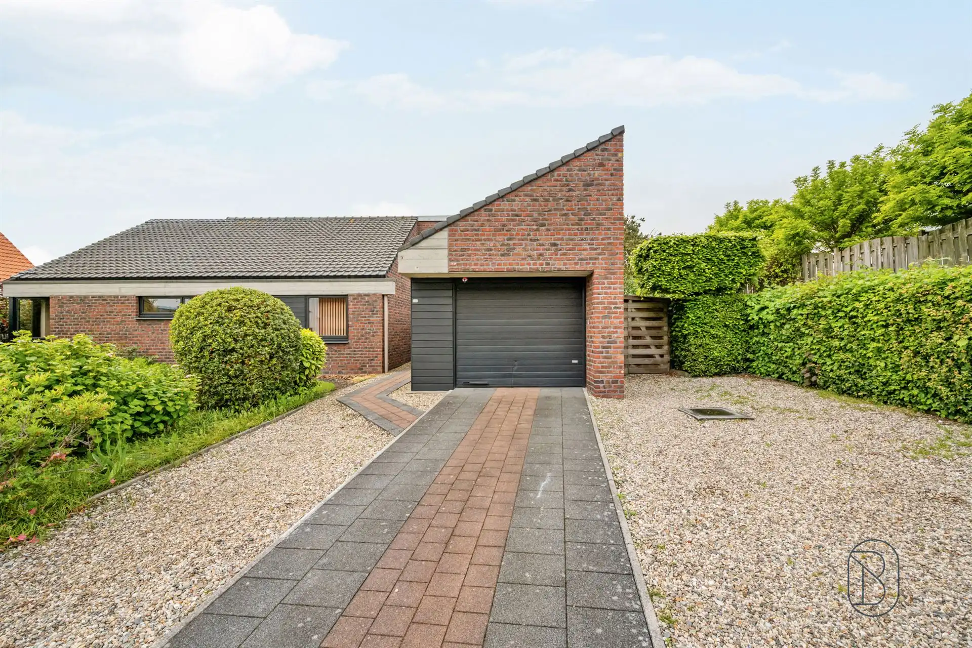 Mooi gelegen karaktervolle villa met tuin! foto 2