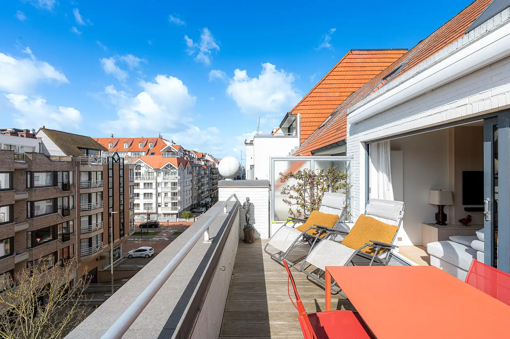 Instapklare duplex appartement met drie slaapkamers en een ruim zonneterras. foto 4