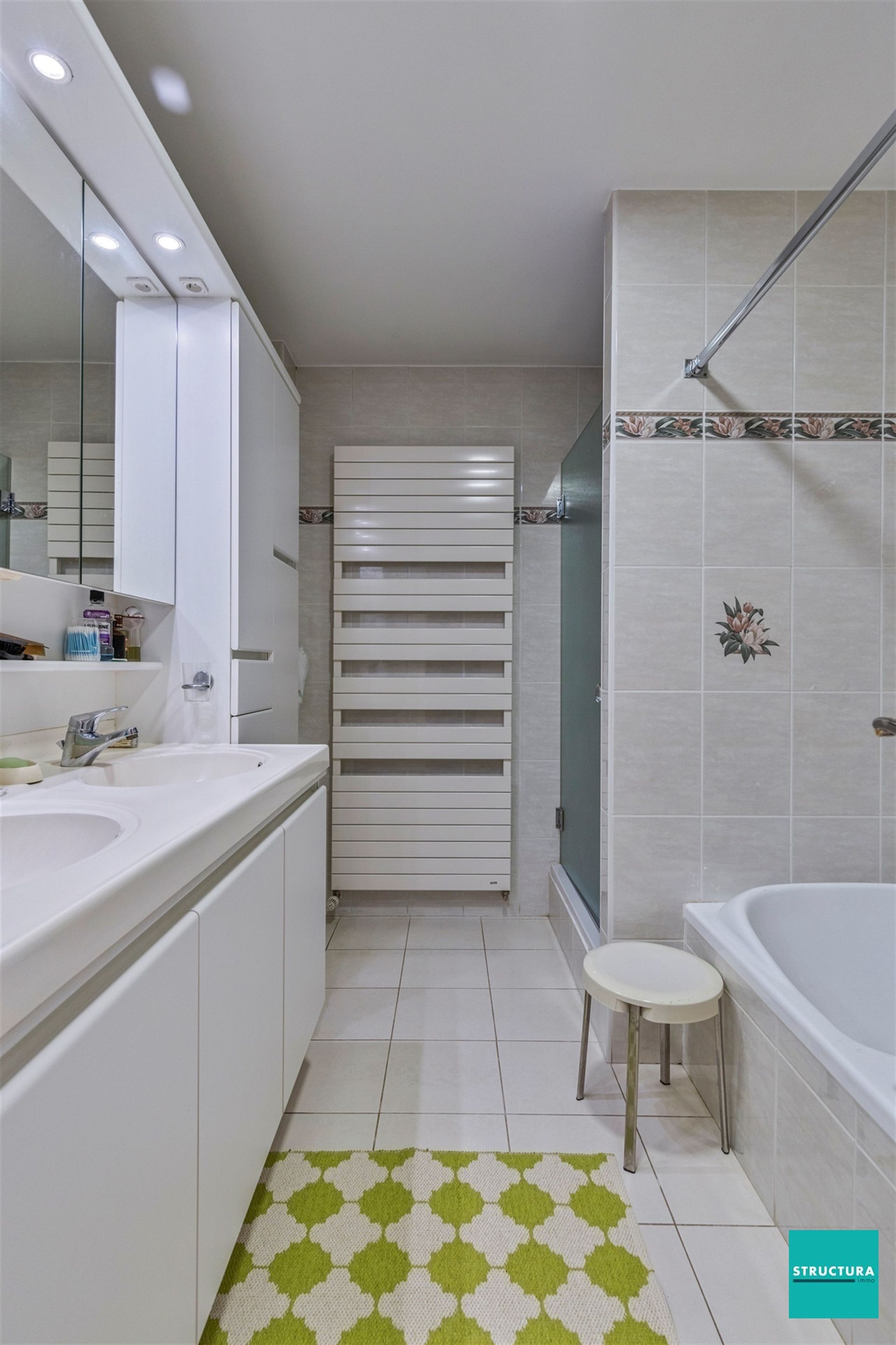 Ruim penthouse met drie slaapkamers, kelderberging en garage op toplocatie. foto 12