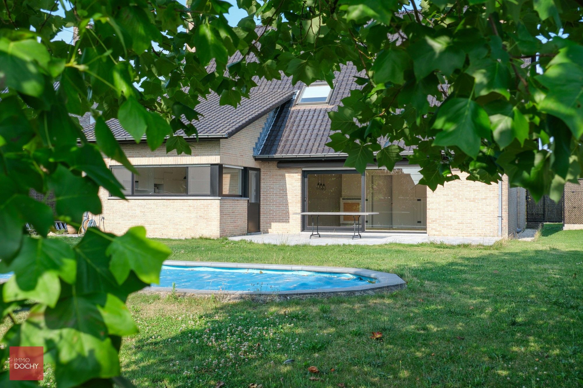 Verzorgde villa met 4 slaapkamers en zwembad nabij centrum Wortegem (ca 300m² bewoonbare oppervlakte) foto 3