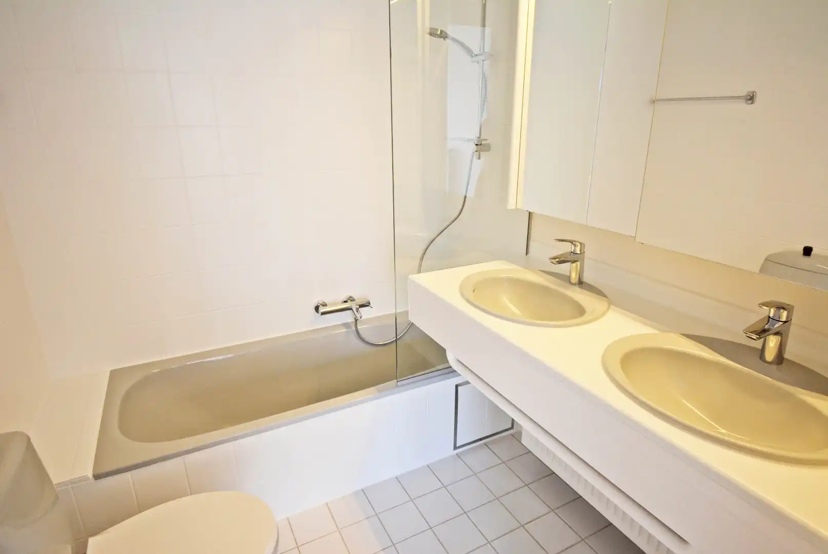 Aangenaam en  ruim  2-slaapkamerappartement op 200m van zee met open zicht foto 11