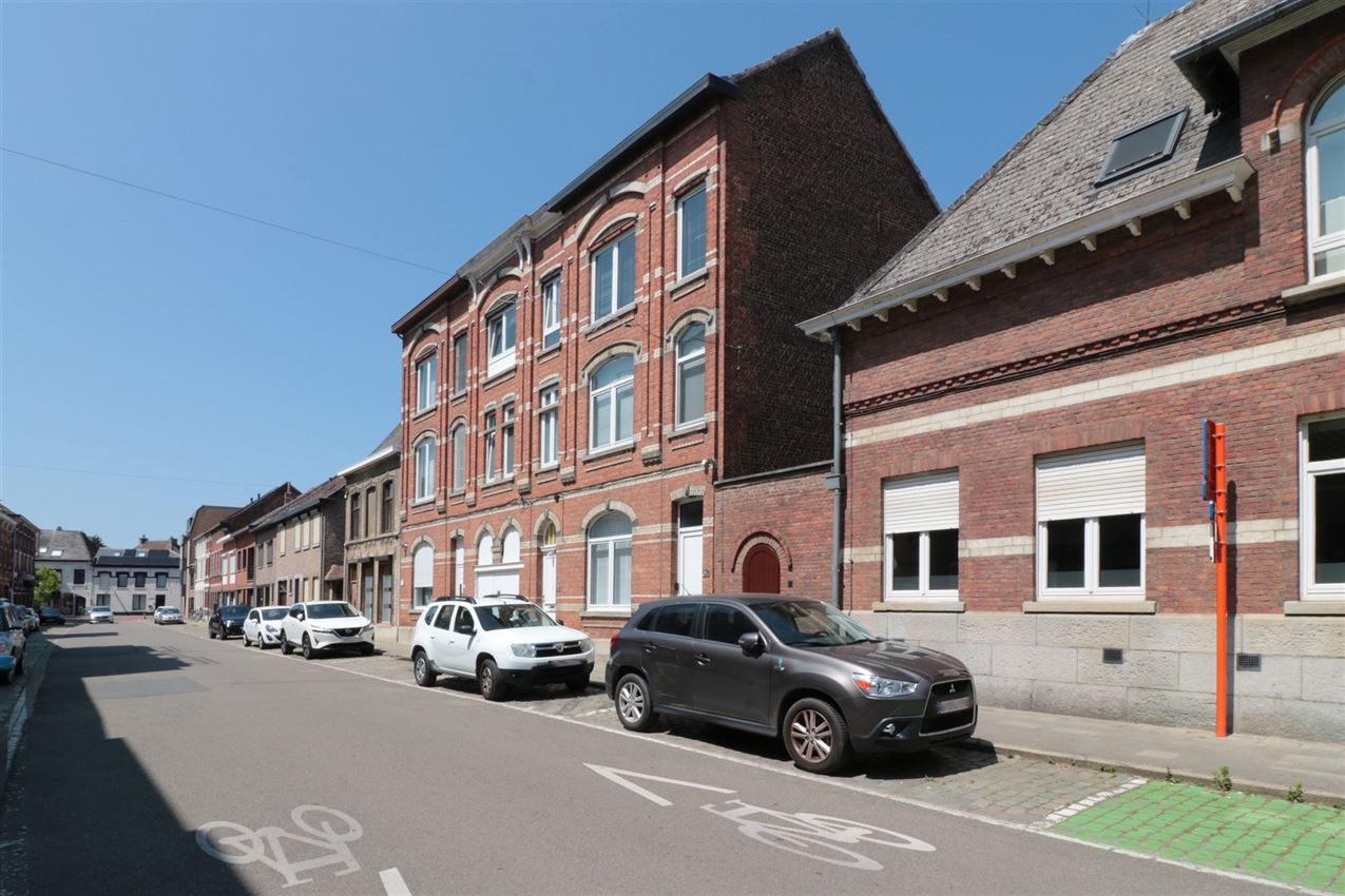 omgeving station en ziekenhuis, stadstuin, label D, neogotische stijl foto 2