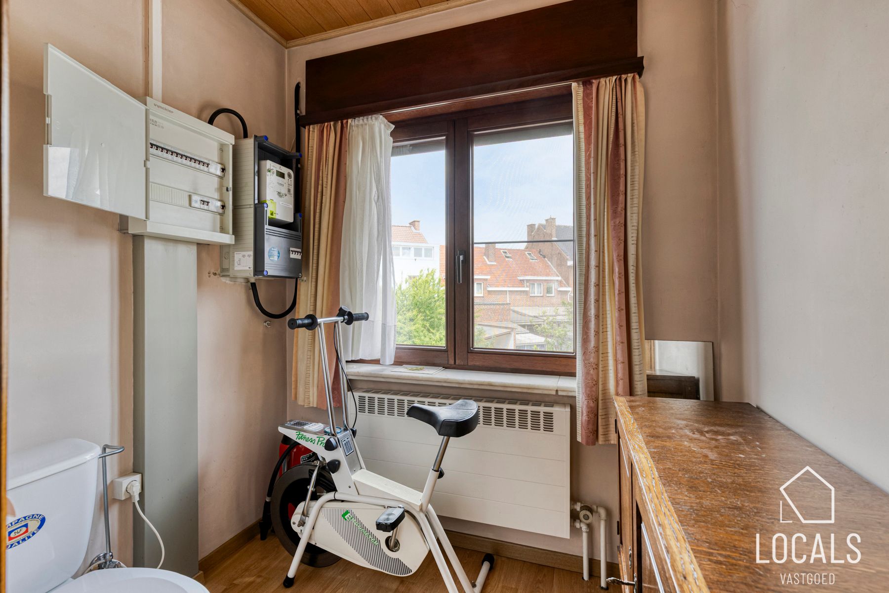 Solide viergevelwoning met potentieel foto 15