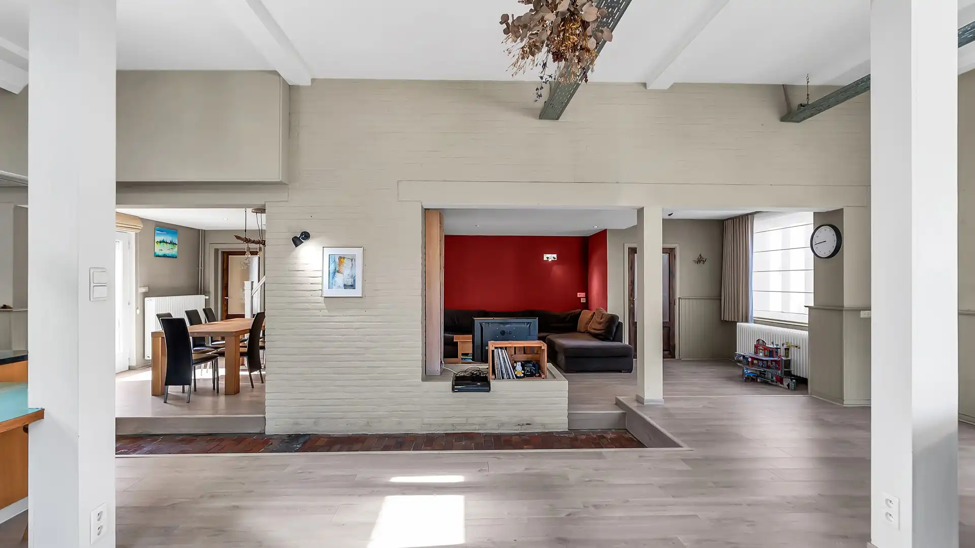 Authentieke hoevewoning met 4 slaapkamers, royale leefruimtes en idyllische ligging in het rozendorp Geistingen foto 8