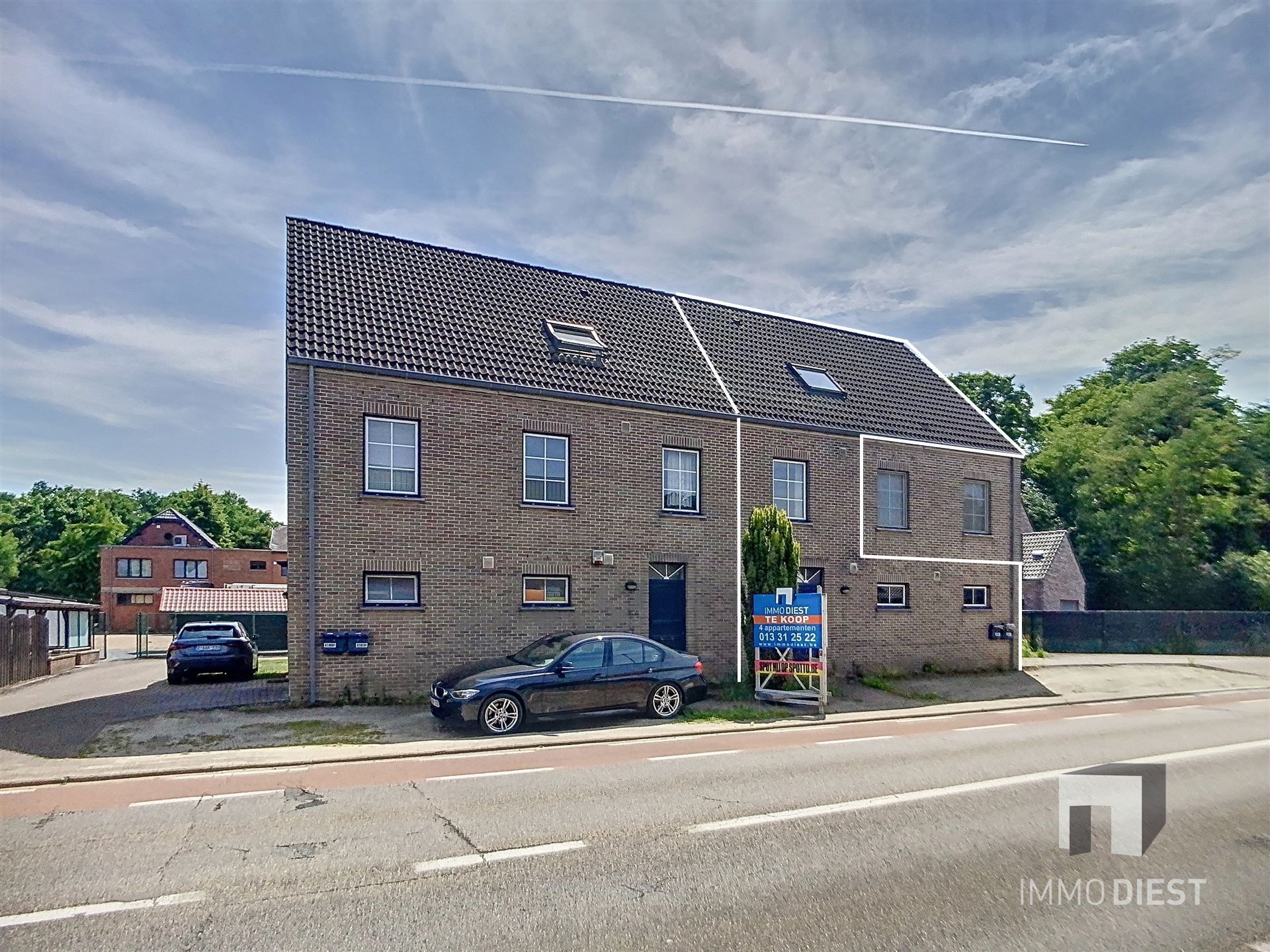 Triplex met 2 slaapkamers en inpandige garage foto 2