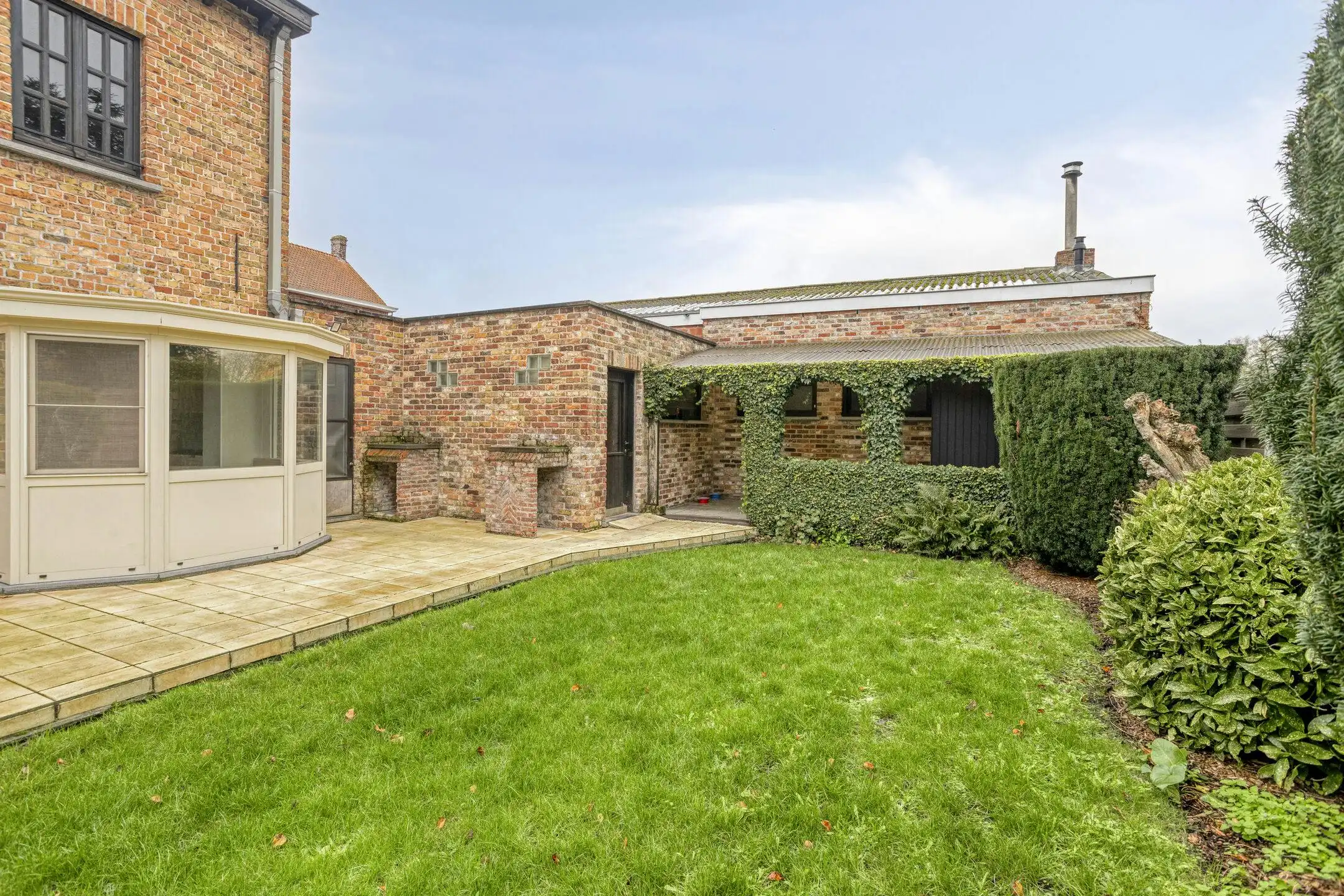 Huis met 2-3 slaapkamers, garage en loods (180m²) in Assebroek  foto 9