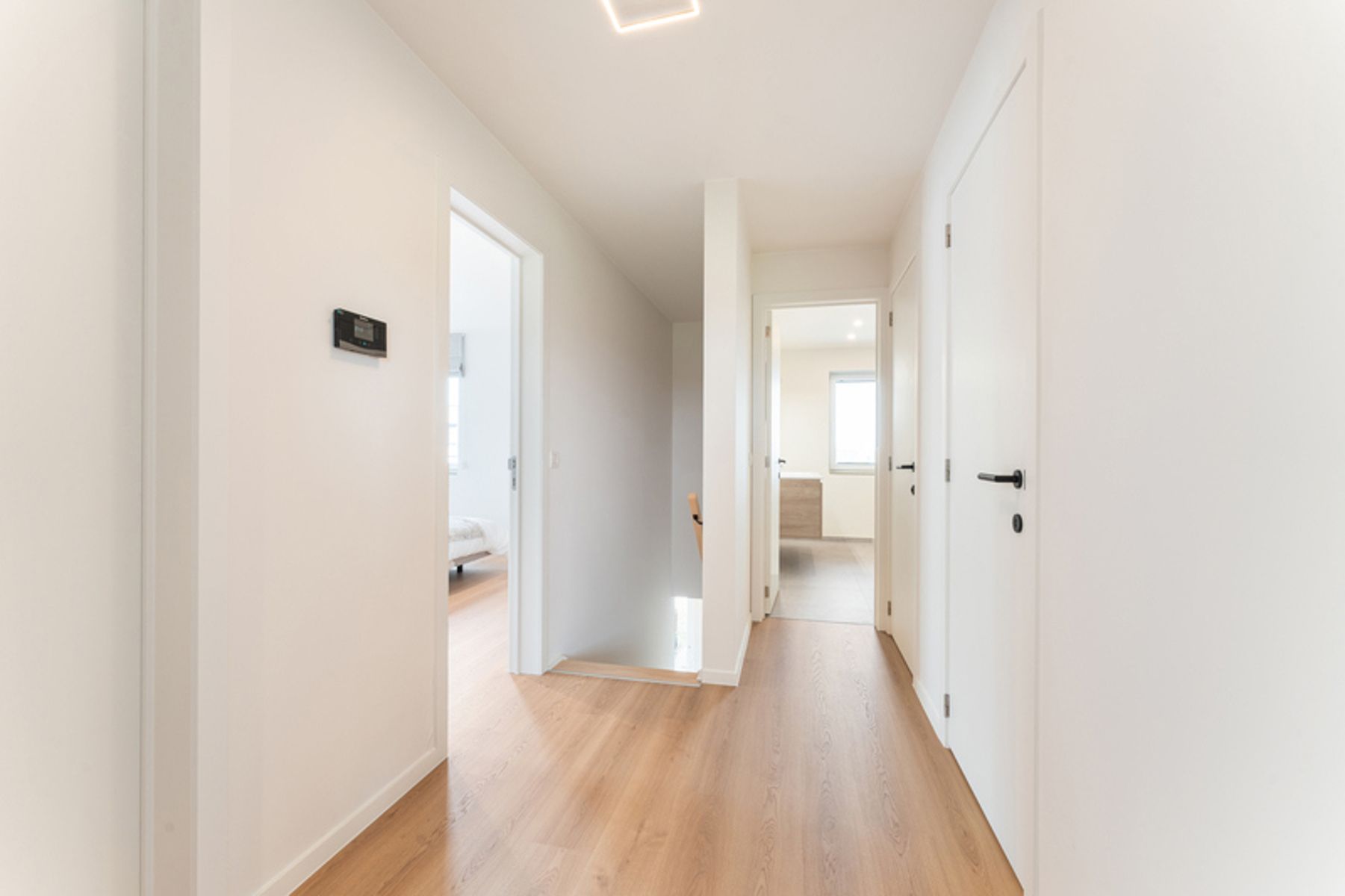 Moderne, halfopen woning foto 6